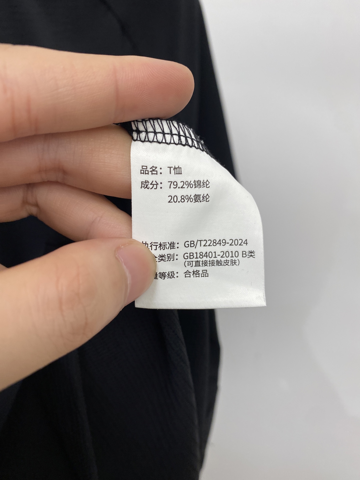DESCENTE迪桑特、2026新品短袖T恤，帅气时尚，肩部顶级印胶图案logo，简约百搭款。面料棉 不