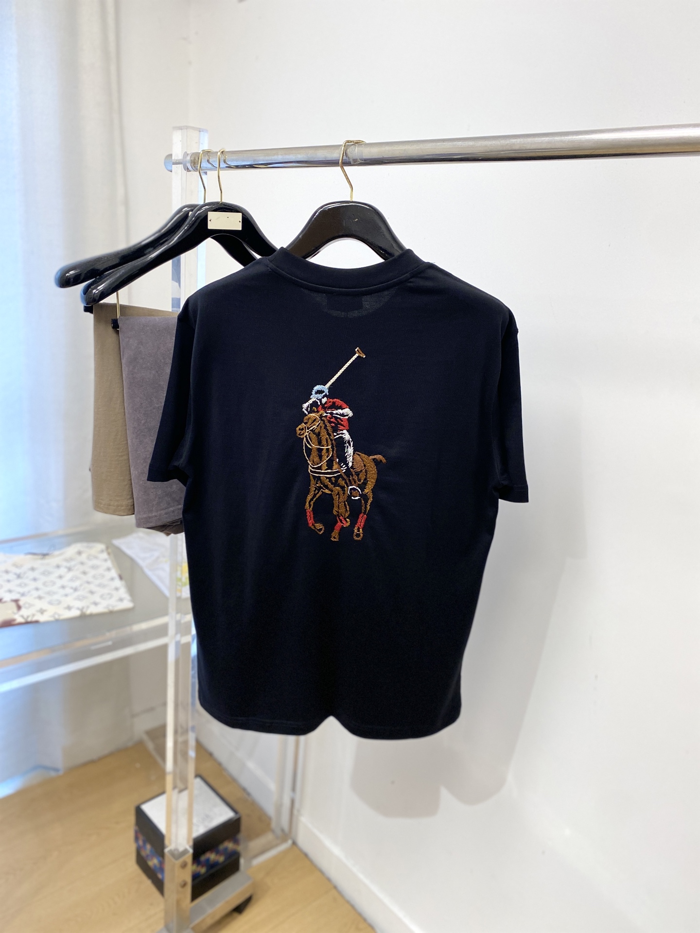 POLO、2026新品短袖T恤，帅气时尚，胸前精致刺绣图案logo，简约百搭款。面料针织 不仅挺括，保持