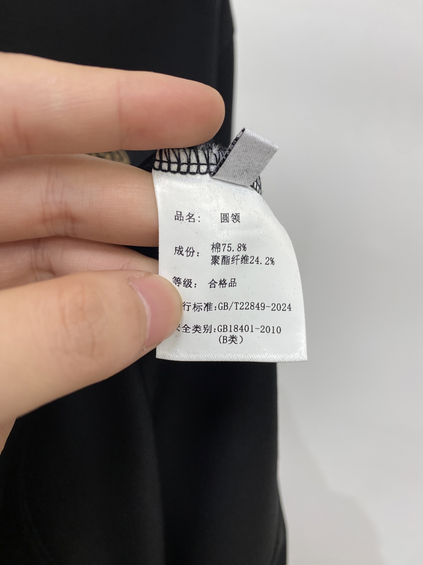 路易威登、2026新品短袖T恤，帅气时尚，胸前顶级印胶图案logo，简约百搭款。面料针织 不仅挺括，保持