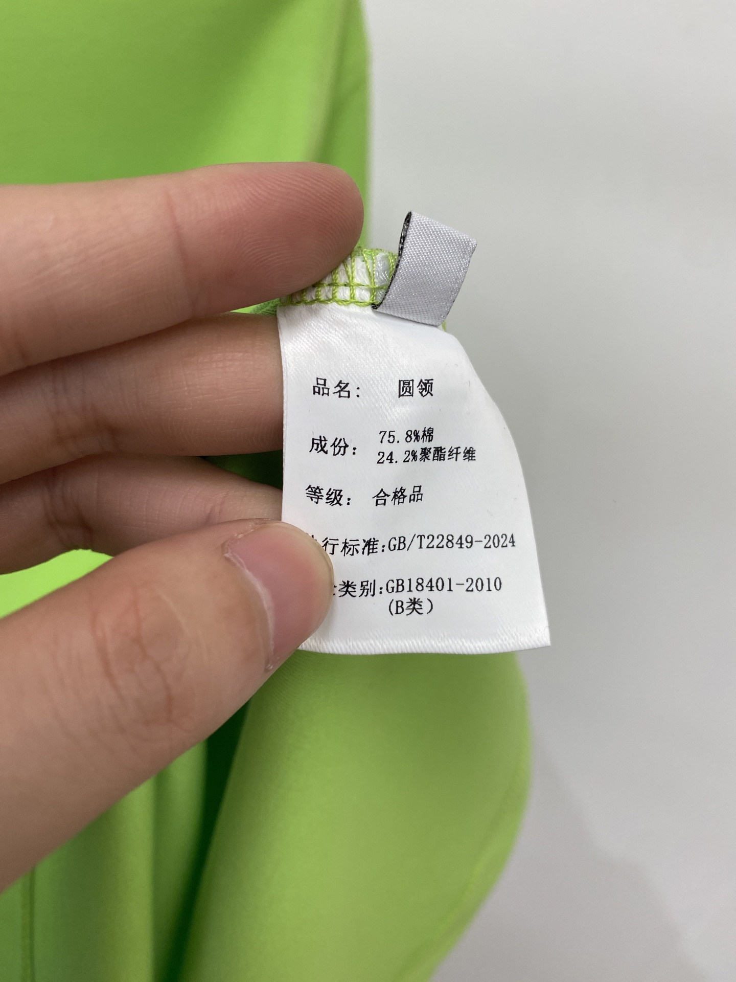 路易威登、2026新品短袖T恤，帅气时尚，胸前顶级印胶图案logo，简约百搭款。面料针织 不仅挺括，保持