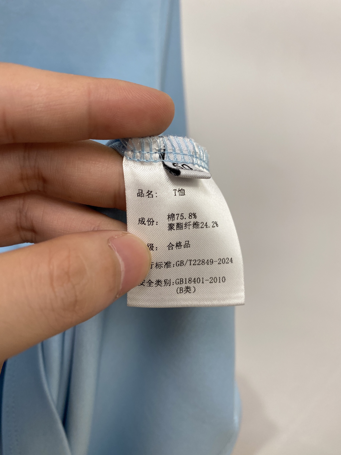 杰尼亚、2026新品短袖T恤，帅气时尚，胸前凹凸刺绣图案logo，简约百搭款。面料针织 不仅挺括，保持潮