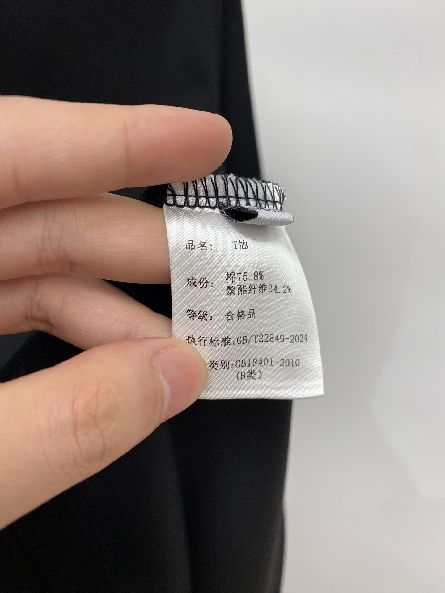 杰尼亚、2026新品短袖T恤，帅气时尚，胸前凹凸刺绣图案logo，简约百搭款。面料针织 不仅挺括，保持潮