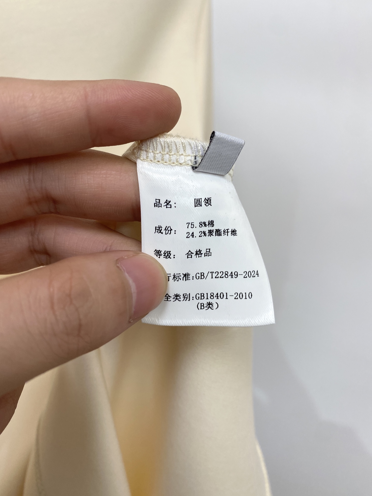 蒙口、2026新品短袖T恤，帅气时尚，胸前顶级印胶刺绣字母图案logo，简约百搭款。面料针织 不仅挺括，