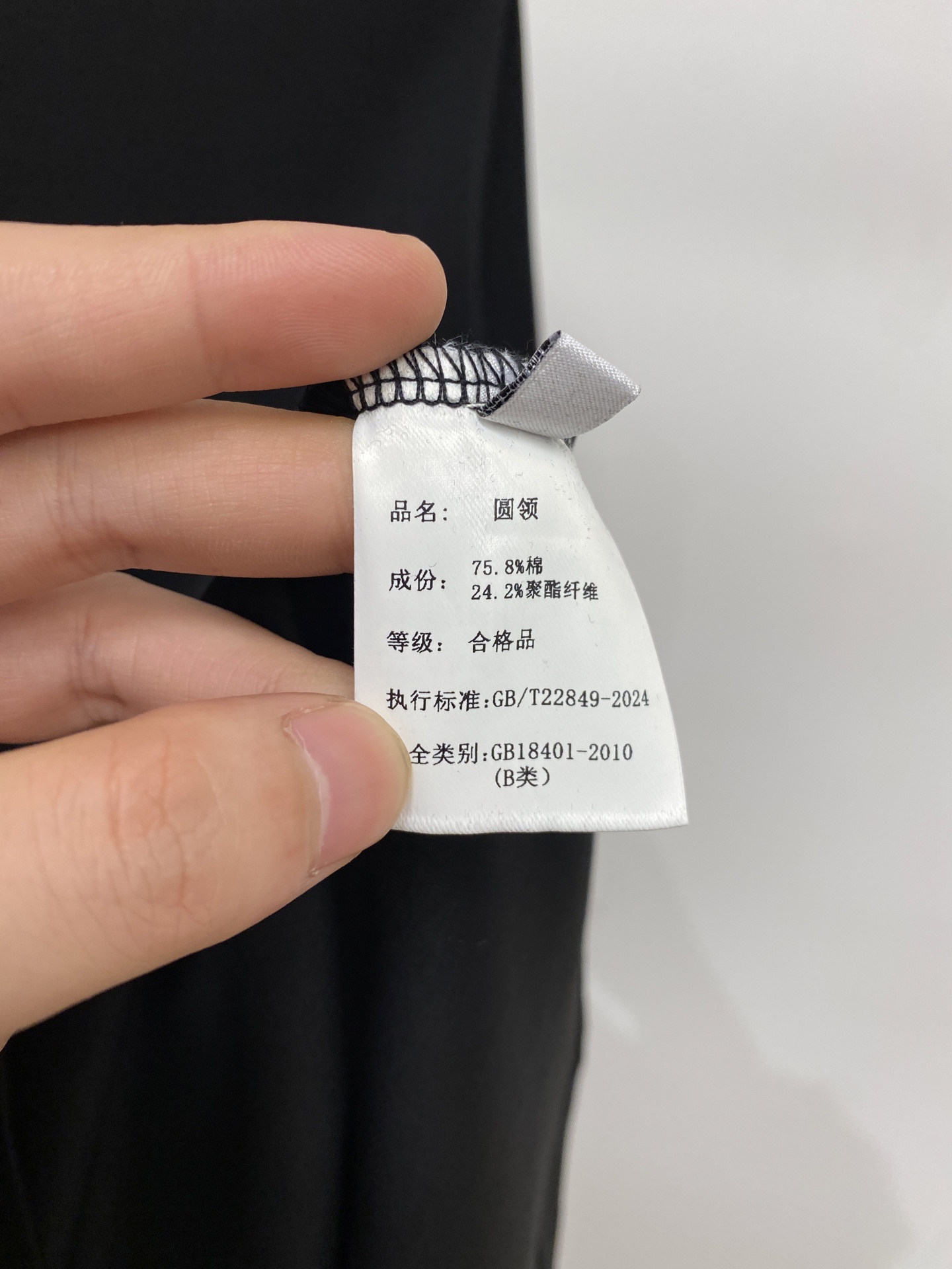 蒙口、2026新品短袖T恤，帅气时尚，胸前顶级印胶刺绣字母图案logo，简约百搭款。面料针织 不仅挺括，
