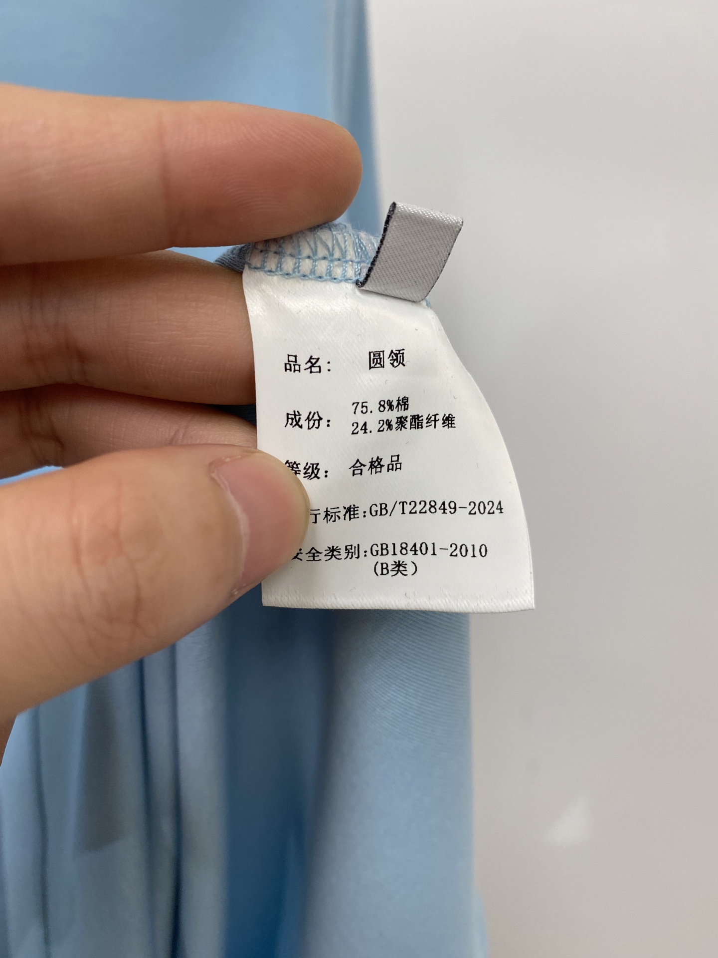 蒙口、2026新品短袖T恤，帅气时尚，胸前顶级印胶刺绣字母图案logo，简约百搭款。面料针织 不仅挺括，