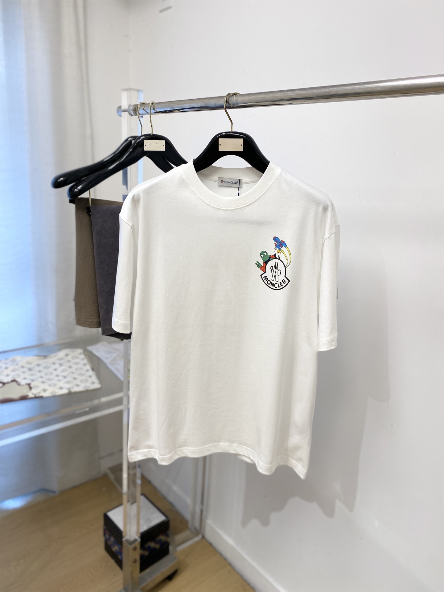 蒙口、2026新品短袖T恤，帅气时尚，胸前顶级印花图案字母logo，简约百搭款。面料针织 不仅挺括，保持