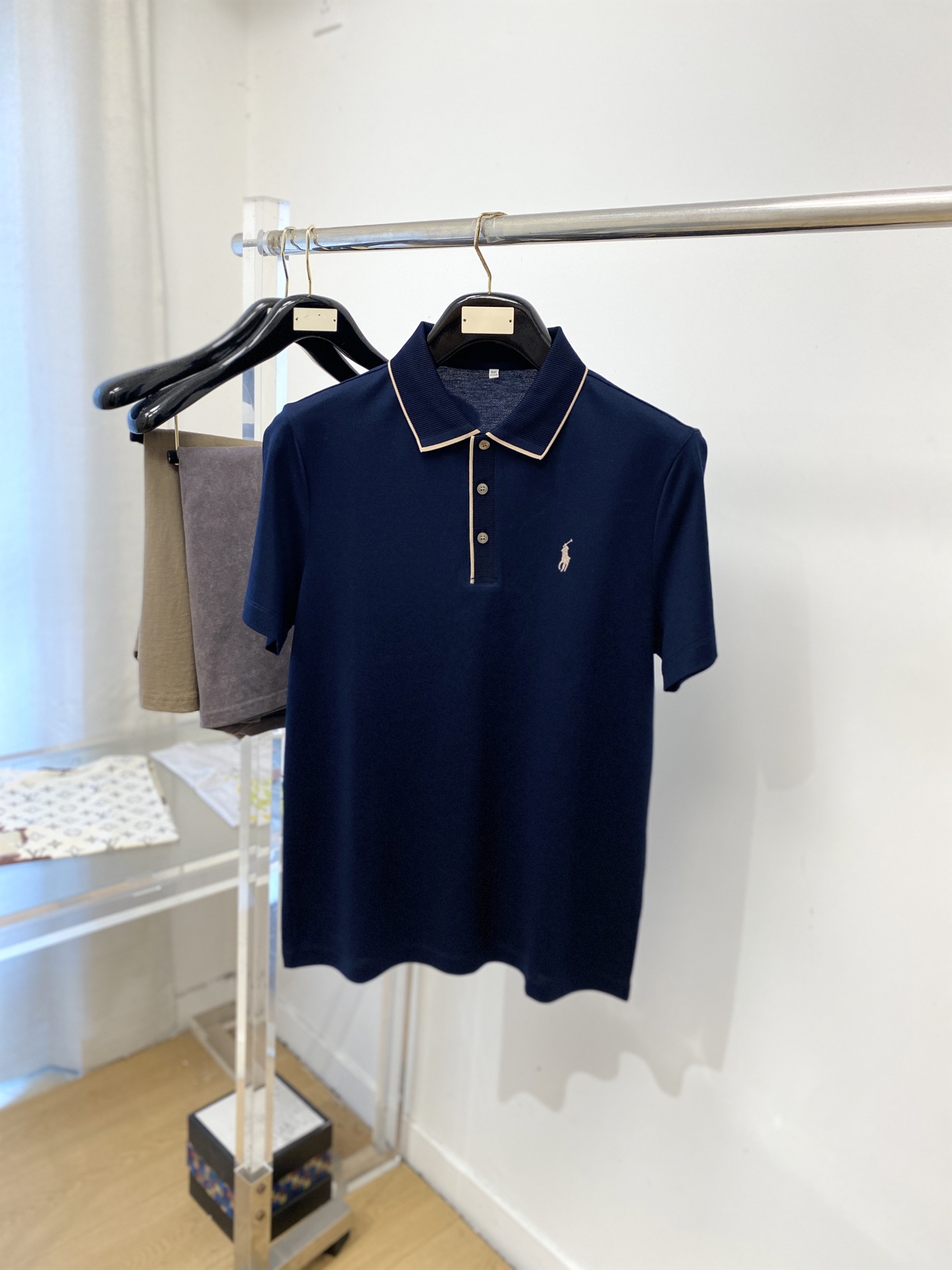 POLO、2026新品短袖T恤，帅气时尚，胸前顶级印胶图案logo，简约百搭款。面料棉 不仅挺括，保持潮