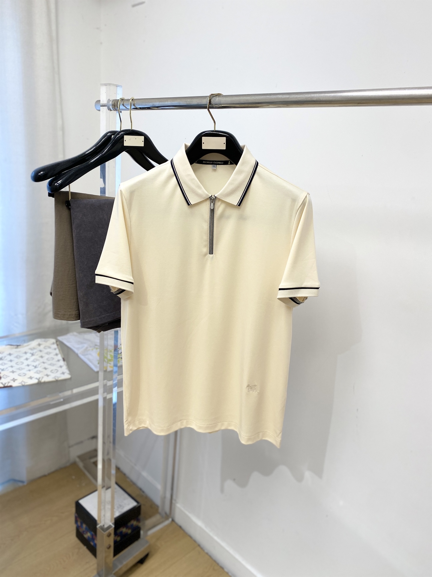 Brunello Cucinelli、2026新品短袖T恤，帅气时尚，衣下精致刺绣图案logo，简约百搭
