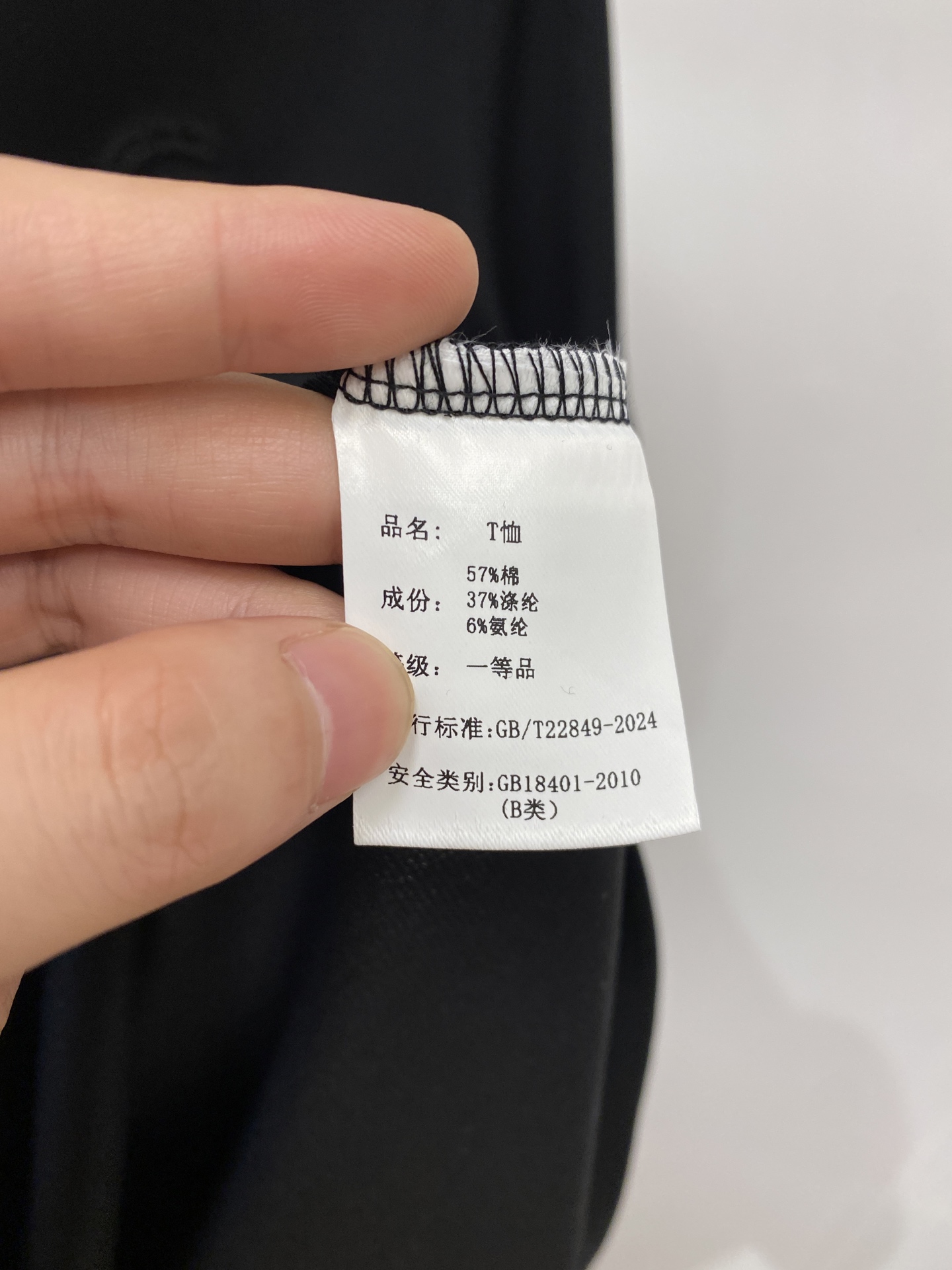 古奇、2026新品短袖T恤，帅气时尚，胸前精致刺绣字母logo，简约百搭款。面料棉 不仅挺括，保持潮流的