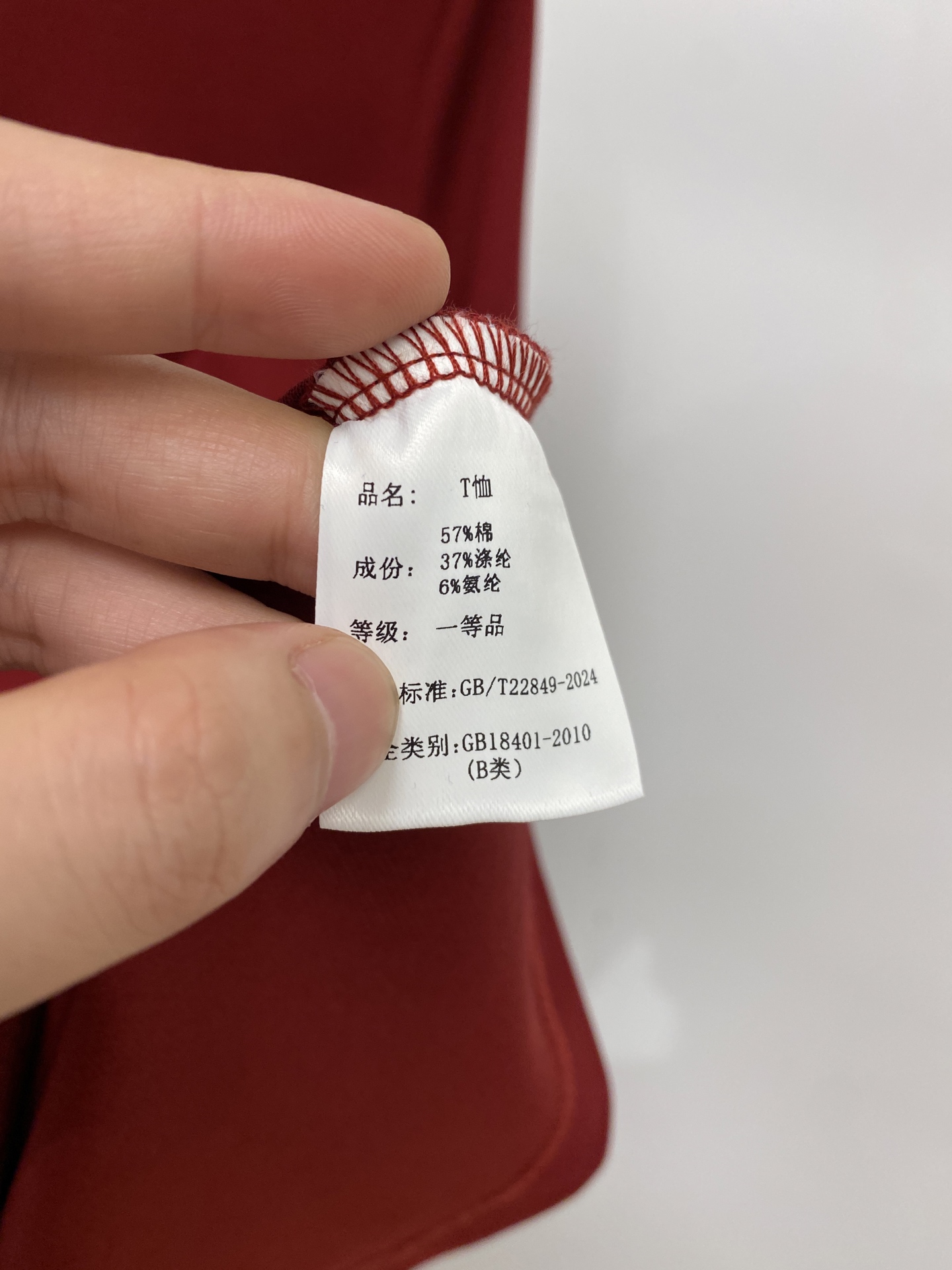 古奇、2026新品短袖T恤，帅气时尚，胸前精致刺绣字母logo，简约百搭款。面料棉 不仅挺括，保持潮流的