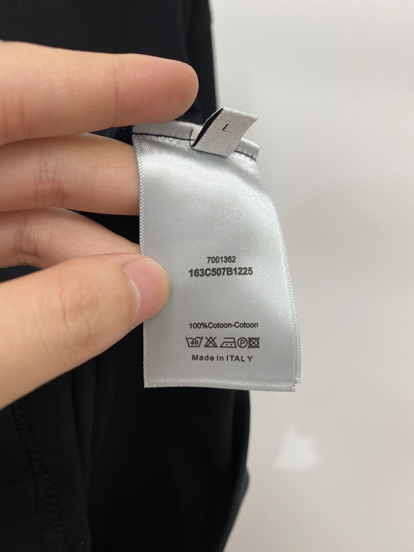 迪奥、2026新品短袖T恤，帅气时尚，胸前精致刺绣字母logo，简约百搭款。面料棉 不仅挺括，保持潮流的