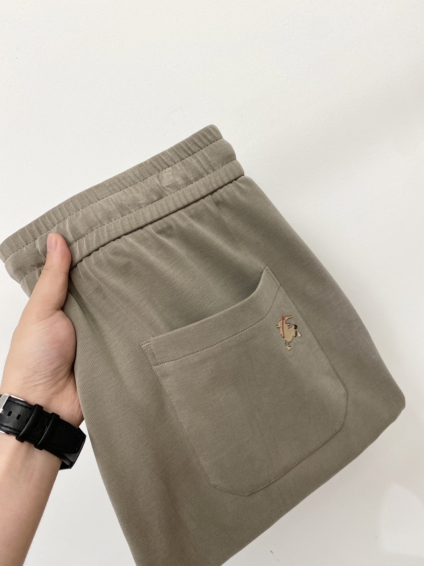 NO:875015,Burberry, 2026 popular casual pants, high elasticity, slimming, simple and versatile, popular style, fine workmanship, every stitch can be seen attentiveness, favorite of many celebrities and Internet celebrities, elongating body proportions!  Micro-elastic comfortable fabric details body size M-3XL,,burberry,19860909巴宝莉、2026爆款休闲裤 高弹显瘦必爆简约百搭爆款,做工精细,每一针都看得到用心,超多明星网红最爱 拉长身材比例哦！微弹 舒适面料 细节体码数M-3XL,,burberry,,Men's clothing