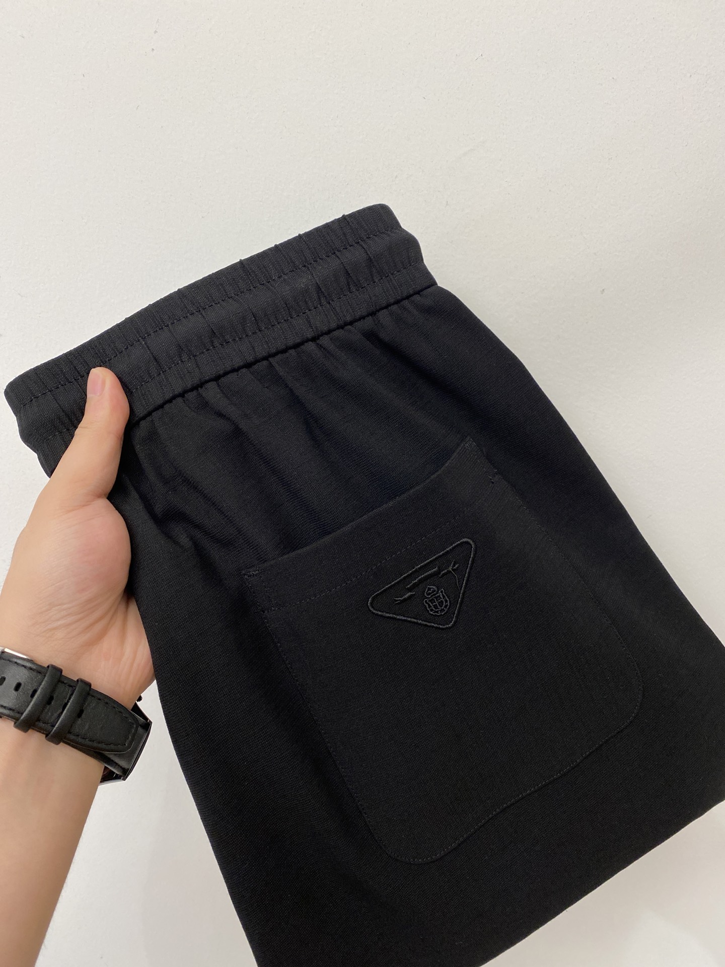NO:875021,Prada, 2026 popular casual pants, high elasticity, slimming, simple and versatile, popular style, fine workmanship, every stitch can be seen attentiveness, favorite of many celebrities and Internet celebrities, elongating body proportions!  Micro-elastic comfortable fabric Details Body size M-3XL,, prada,19860909普拉达、2026爆款休闲裤 高弹显瘦必爆简约百搭爆款,做工精细,每一针都看得到用心,超多明星网红最爱 拉长身材比例哦！微弹 舒适面料 细节体码数M-3XL,,prada,,Men's clothing