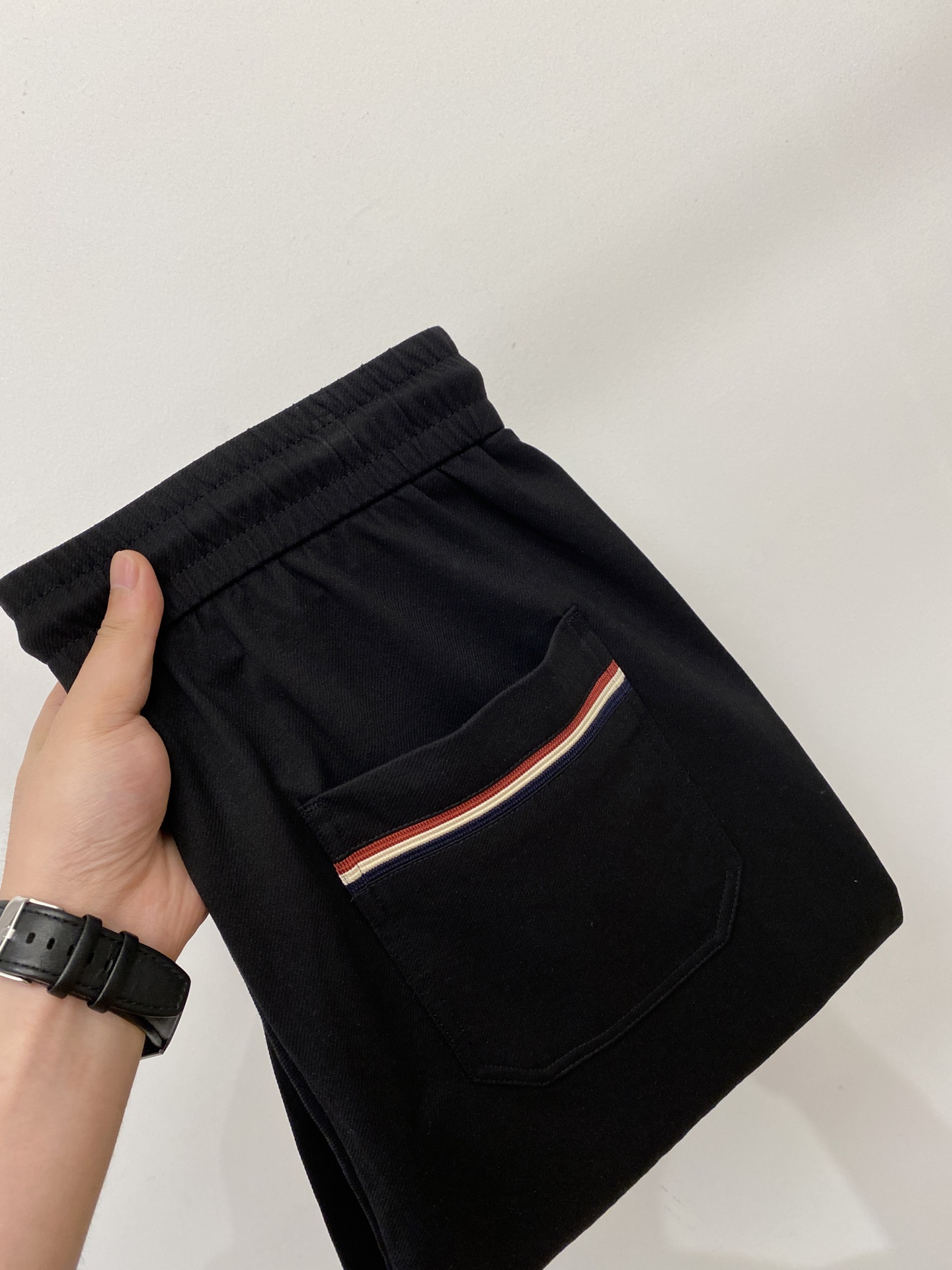 NO:874958,Covered mouth, 2026 popular casual pants, high elasticity, slimming, simple and versatile, popular style, fine workmanship, every stitch can be seen attentive, favorite of many celebrities and Internet celebrities, elongating body proportions!  Micro-elastic comfortable fabric Details Body size M-3XL, Moncler,19860909蒙口、2026爆款休闲裤 高弹显瘦必爆简约百搭爆款,做工精细,每一针都看得到用心,超多明星网红最爱 拉长身材比例哦！微弹 舒适面料 细节体码数M-3XL,,Moncler,,Men's clothing