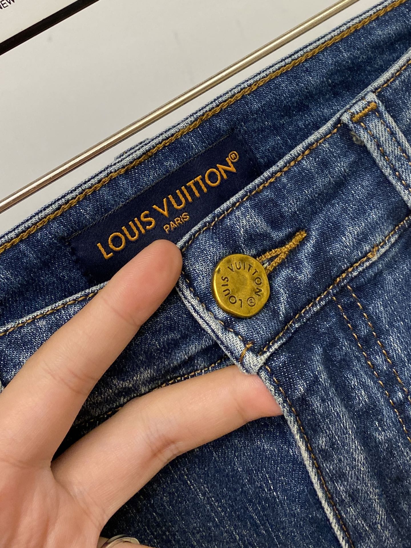 LV、2026最新品，专柜同步有售，原单狠货，水洗休闲牛仔裤，进口原版水洗弹力面料，舒适有弹性，原版五金