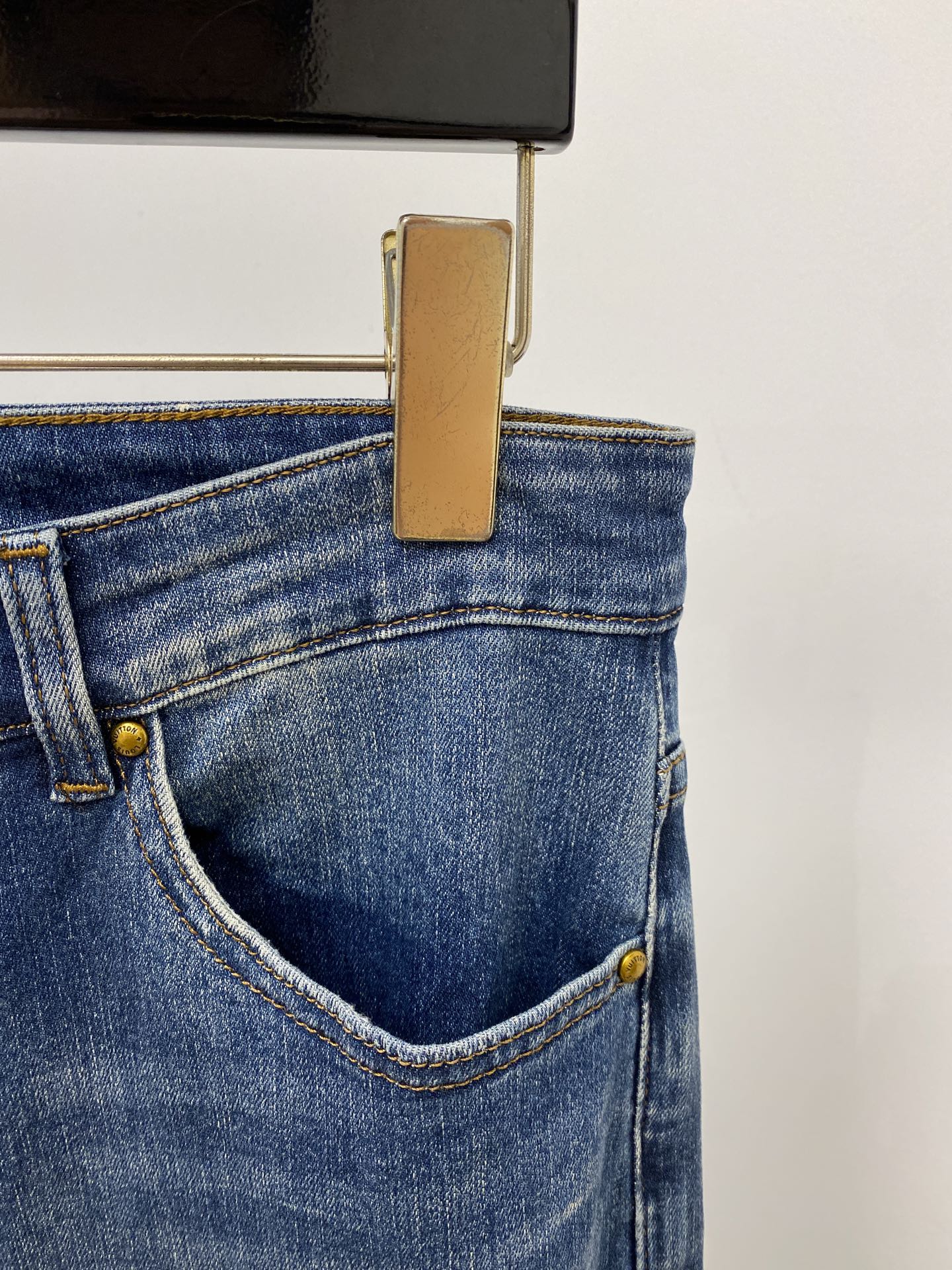 LV、2026最新品，专柜同步有售，原单狠货，水洗休闲牛仔裤，进口原版水洗弹力面料，舒适有弹性，原版五金