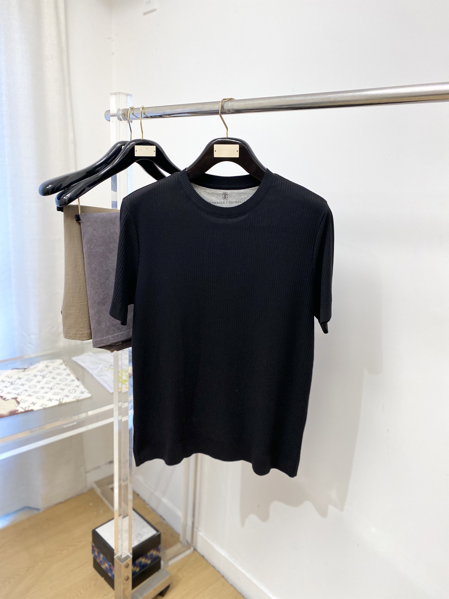 NO:874994,Brunello Cucinelli, 2026 new short-sleeved T-shirt, handsome and fashionable, simple and versatile. The fabric cotton is not only crisp and maintains the trendy silhouette, but also comfortable to wear, and the yarn is more delicate. Size M-3XL,, brunello cucinelli, T-shirt, tees, t-shirt,19860909Brunello Cucinelli、2026新品短袖T恤,帅气时尚,简约百搭款.面料棉 不仅挺括,保持潮流的廓形,又穿着舒适,纱织更细腻,码数M-3XL,,brunello cucinelli,T-shirt,tees，t-shirt,,Men's clothing