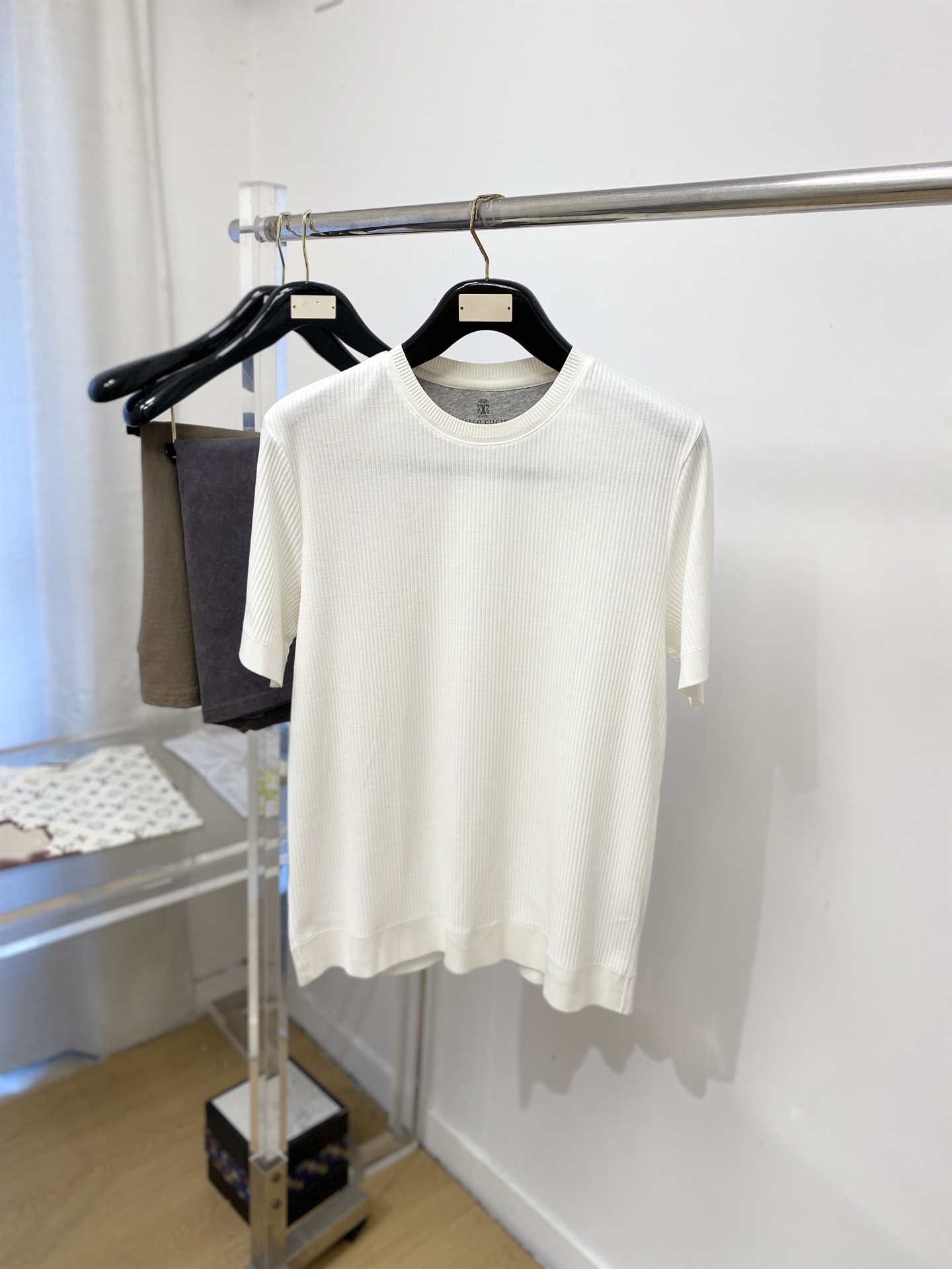 NO:875002,Brunello Cucinelli, 2026 new short-sleeved T-shirt, handsome and fashionable, simple and versatile. The fabric cotton is not only crisp and maintains the trendy silhouette, but also comfortable to wear, and the yarn is more delicate. Size M-3XL,, brunello cucinelli, T-shirt, tees, t-shirt,19860909Brunello Cucinelli、2026新品短袖T恤,帅气时尚,简约百搭款.面料棉 不仅挺括,保持潮流的廓形,又穿着舒适,纱织更细腻,码数M-3XL,,brunello cucinelli,T-shirt,tees，t-shirt,,Men's clothing
