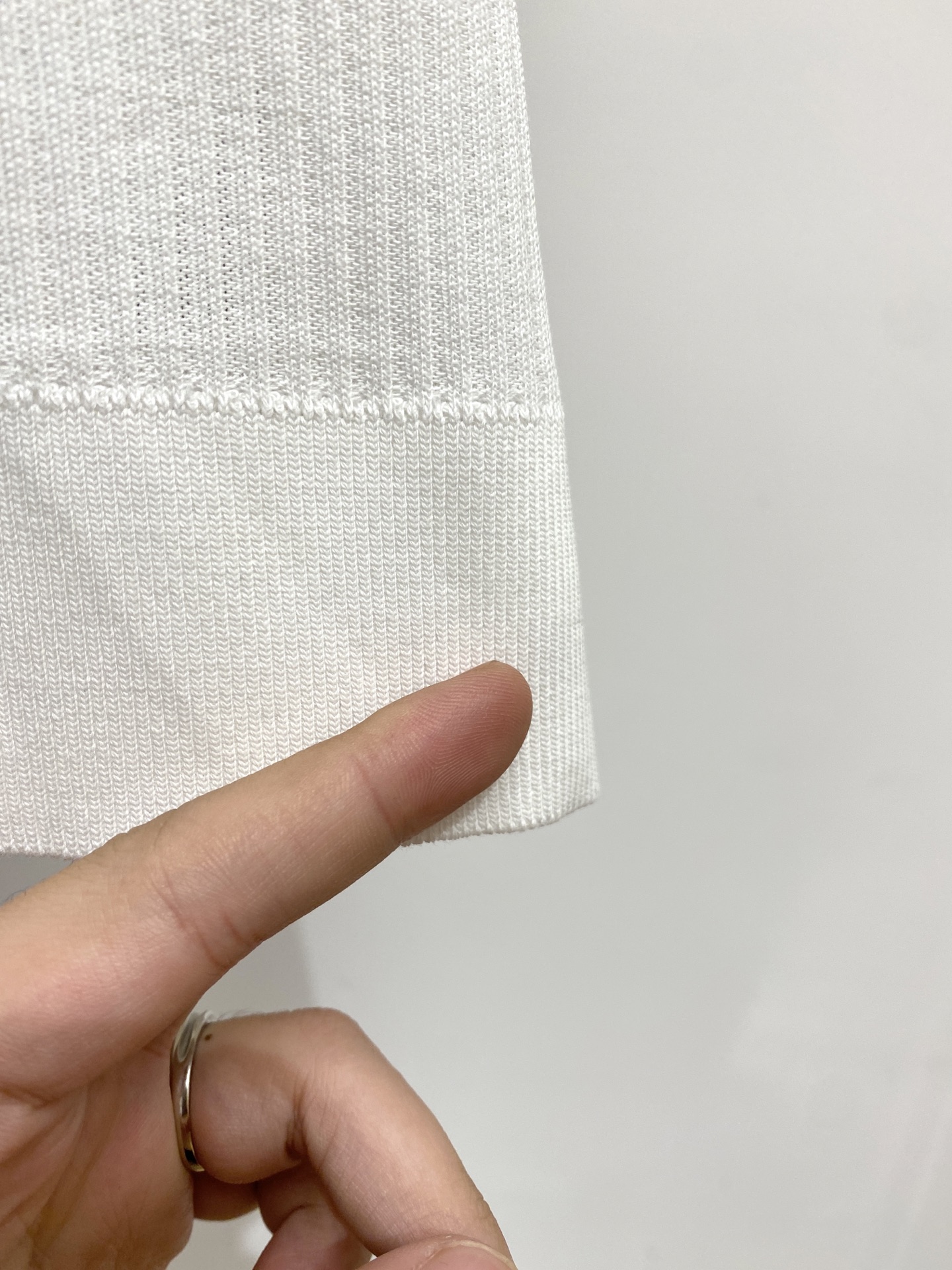 Brunello Cucinelli、2026新品短袖T恤，帅气时尚，简约百搭款。面料棉 不仅挺括，保持
