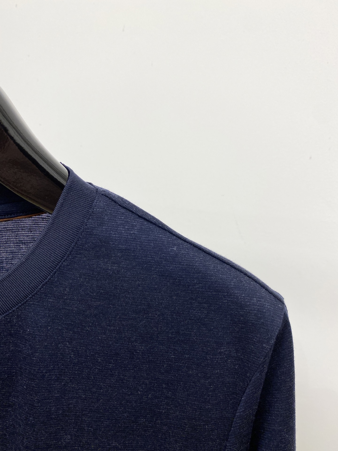 Loro Piana、2026新品短袖T恤，帅气时尚，胸前精致刺绣图案logo，简约百搭款。面料棉 不仅