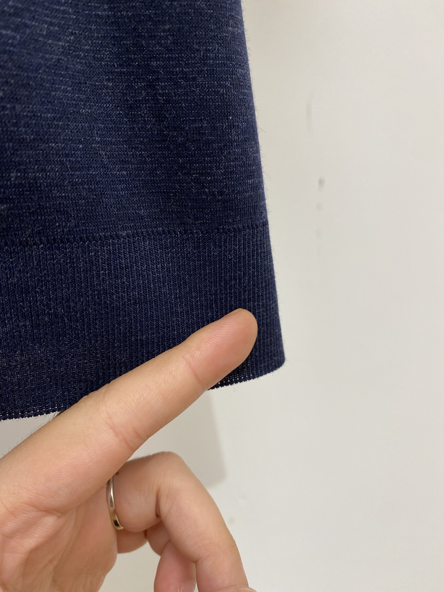 Loro Piana、2026新品短袖T恤，帅气时尚，胸前精致刺绣图案logo，简约百搭款。面料棉 不仅
