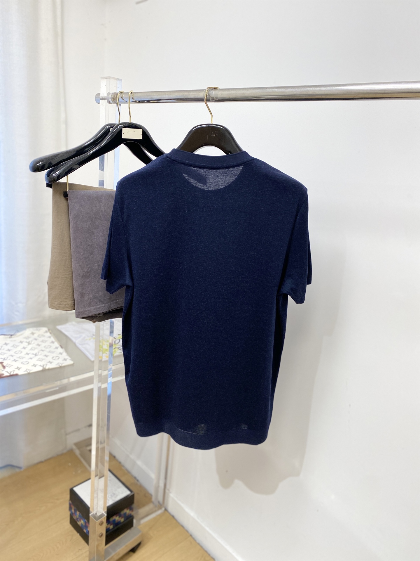 Loro Piana、2026新品短袖T恤，帅气时尚，胸前精致刺绣图案logo，简约百搭款。面料棉 不仅