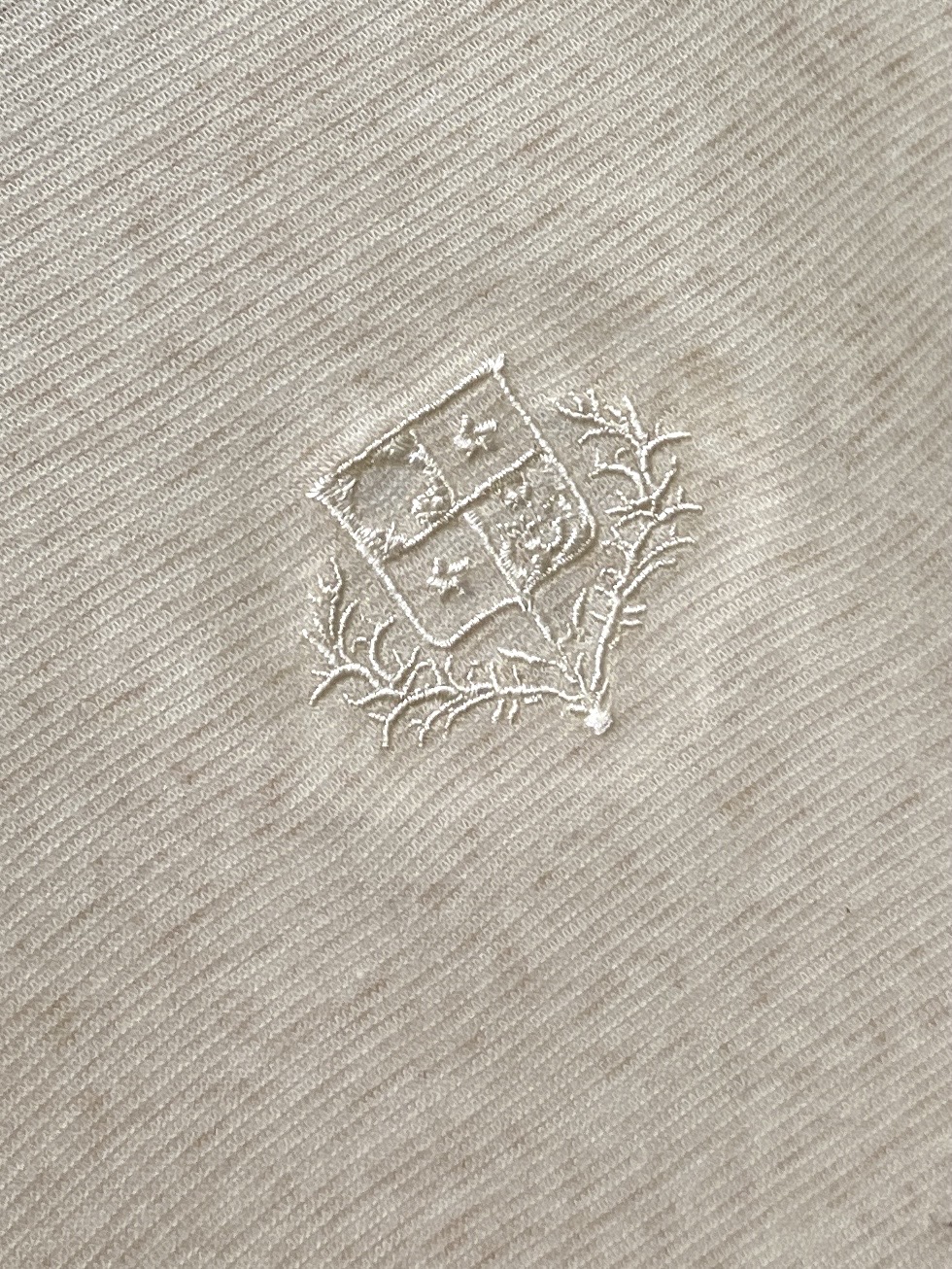 Loro Piana、2026新品短袖T恤，帅气时尚，胸前精致刺绣图案logo，简约百搭款。面料棉 不仅