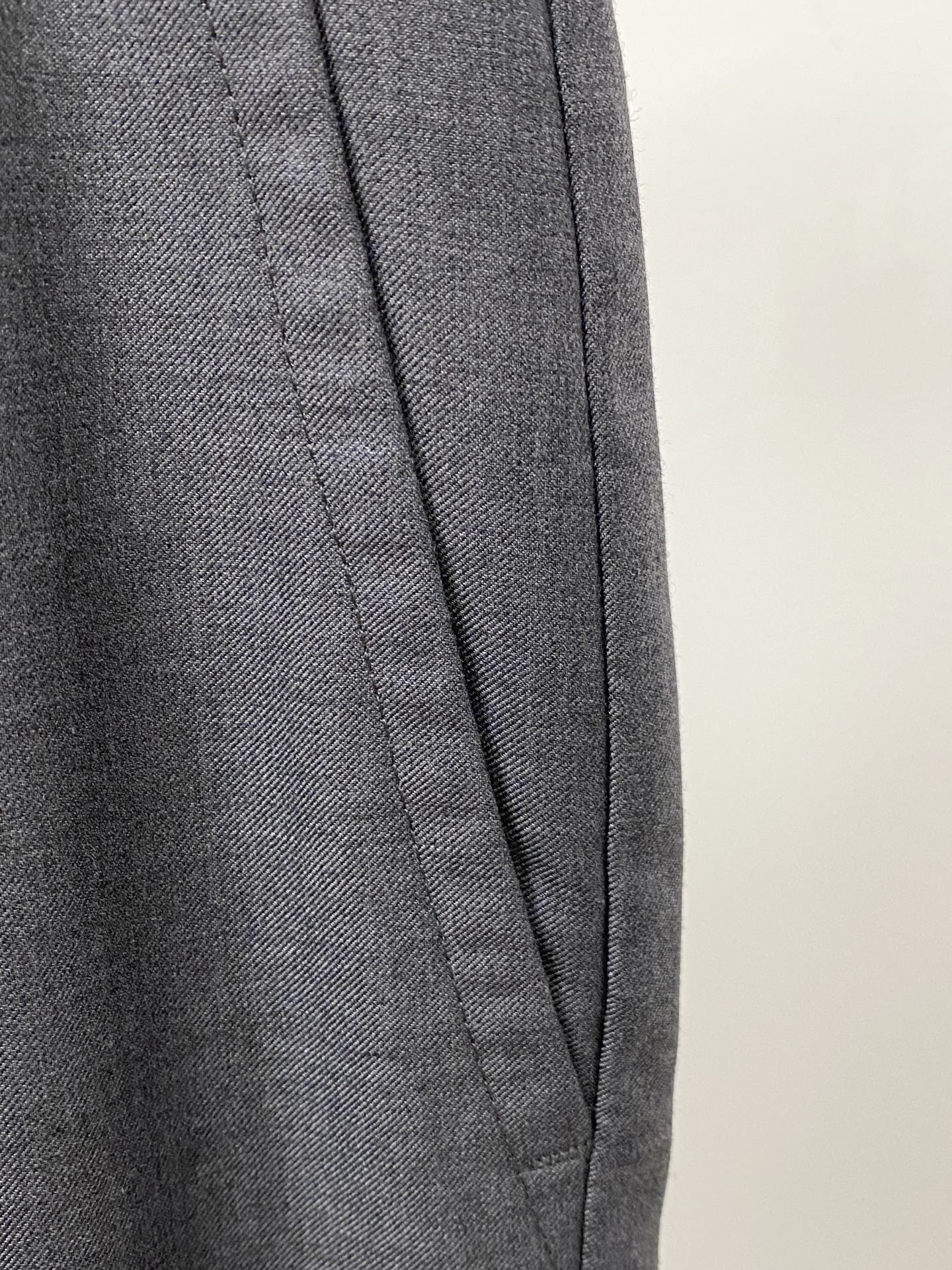 Kiton、2026爆款休闲西裤 高弹显瘦必爆简约百搭爆款，做工精细，每一针都看得到用心，超多明星网红最