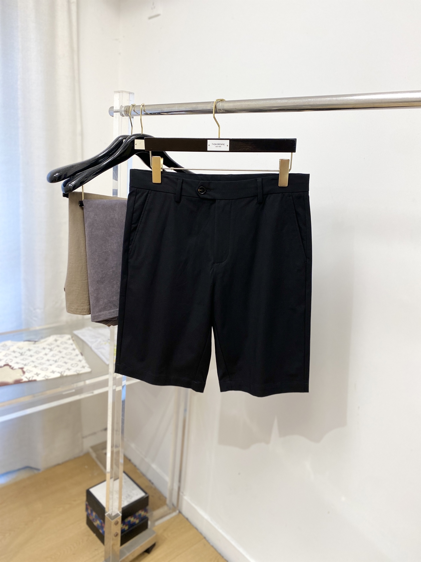NO:874972,Hermès, 2026 popular casual shorts, high elasticity, slimming, simple and versatile, popular style, fine workmanship, you can see the care in every stitch, favorite of many celebrities and Internet celebrities, elongating body proportions!  Micro-elastic comfortable fabric, details body size 31-38, hermes, shorts,19860909爱马仕、2026爆款休闲短裤 高弹显瘦必爆简约百搭爆款,做工精细,每一针都看得到用心,超多明星网红最爱 拉长身材比例哦！微弹 舒适面料 细节体码数31-38,,hermes,shorts,,Men's clothing
