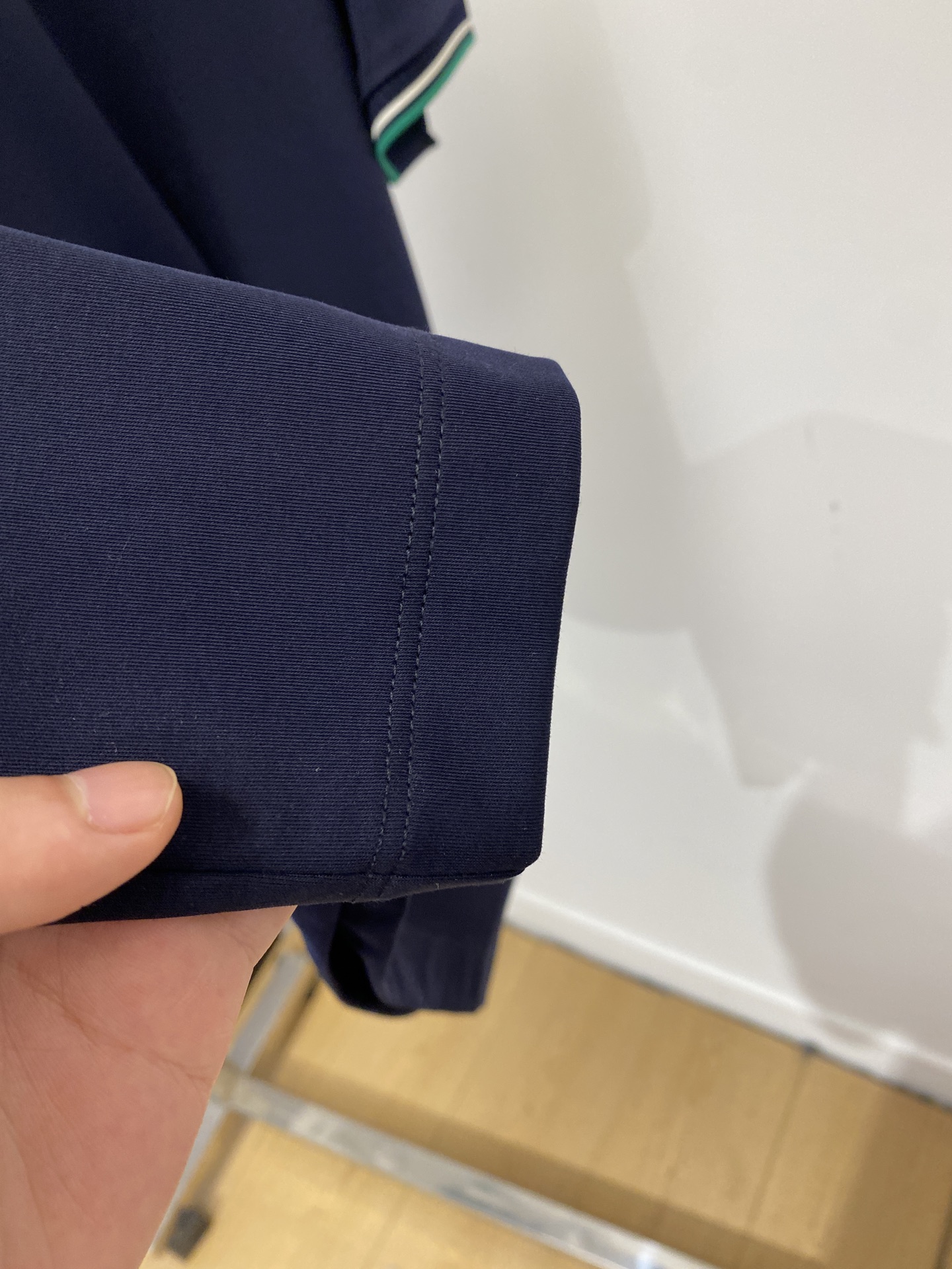 ￼Kiton、2026新品短袖T恤，帅气时尚，胸前精致刺绣字母logo，简约百搭款。面料棉 不仅挺括，保