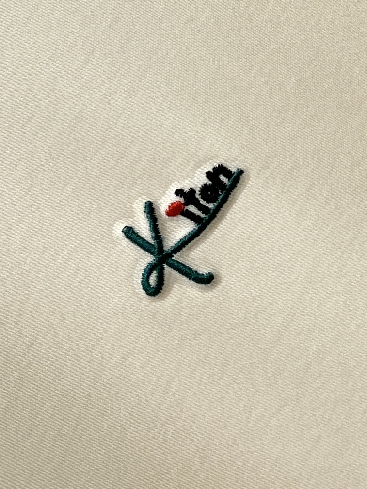 Kiton、2026新品短袖T恤，帅气时尚，胸前精致刺绣字母logo，简约百搭款。面料棉 不仅挺括，保持