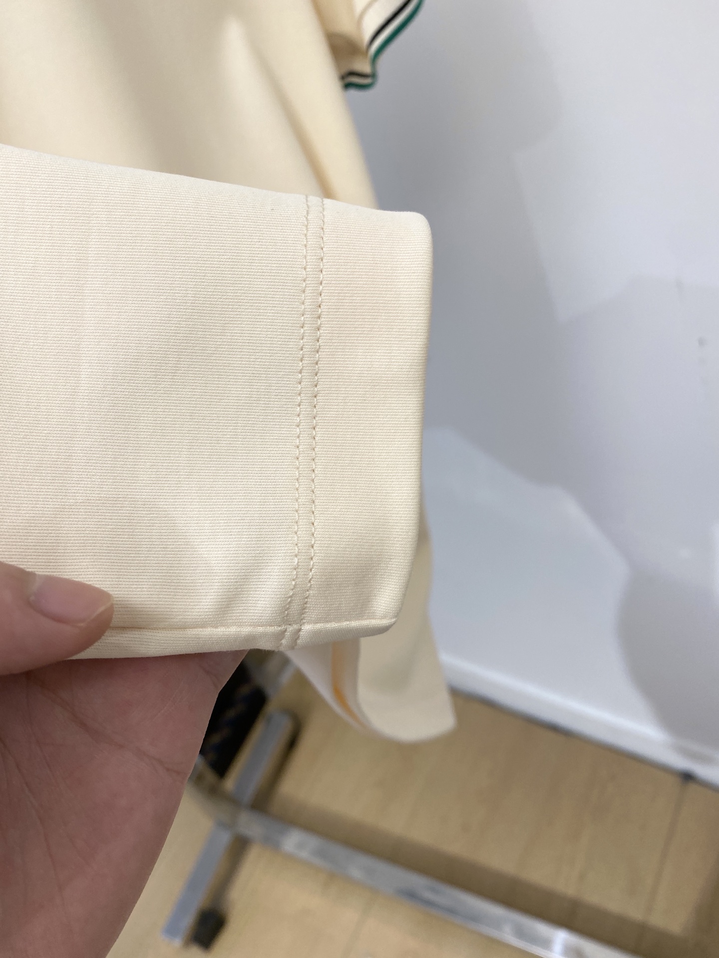 Kiton、2026新品短袖T恤，帅气时尚，胸前精致刺绣字母logo，简约百搭款。面料棉 不仅挺括，保持