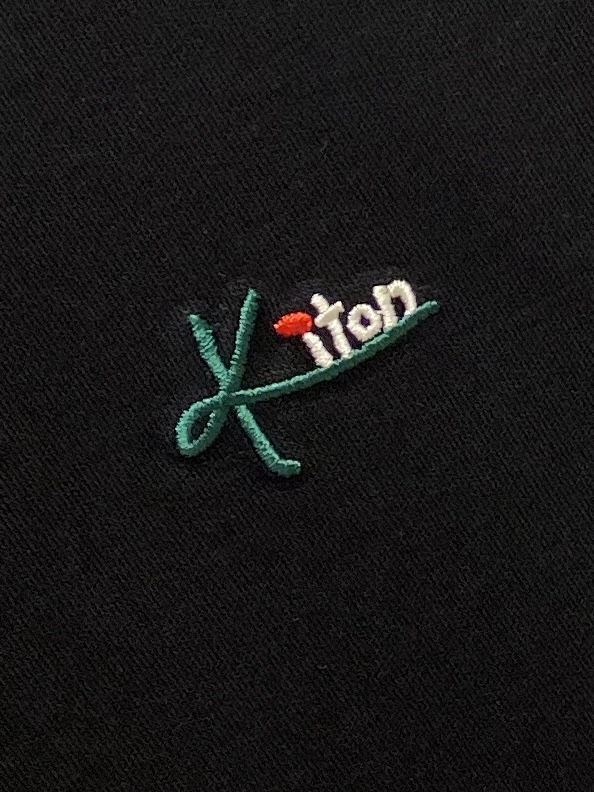 Kiton、2026新品短袖T恤，帅气时尚，胸前精致刺绣字母logo，简约百搭款。面料棉 不仅挺括，保持