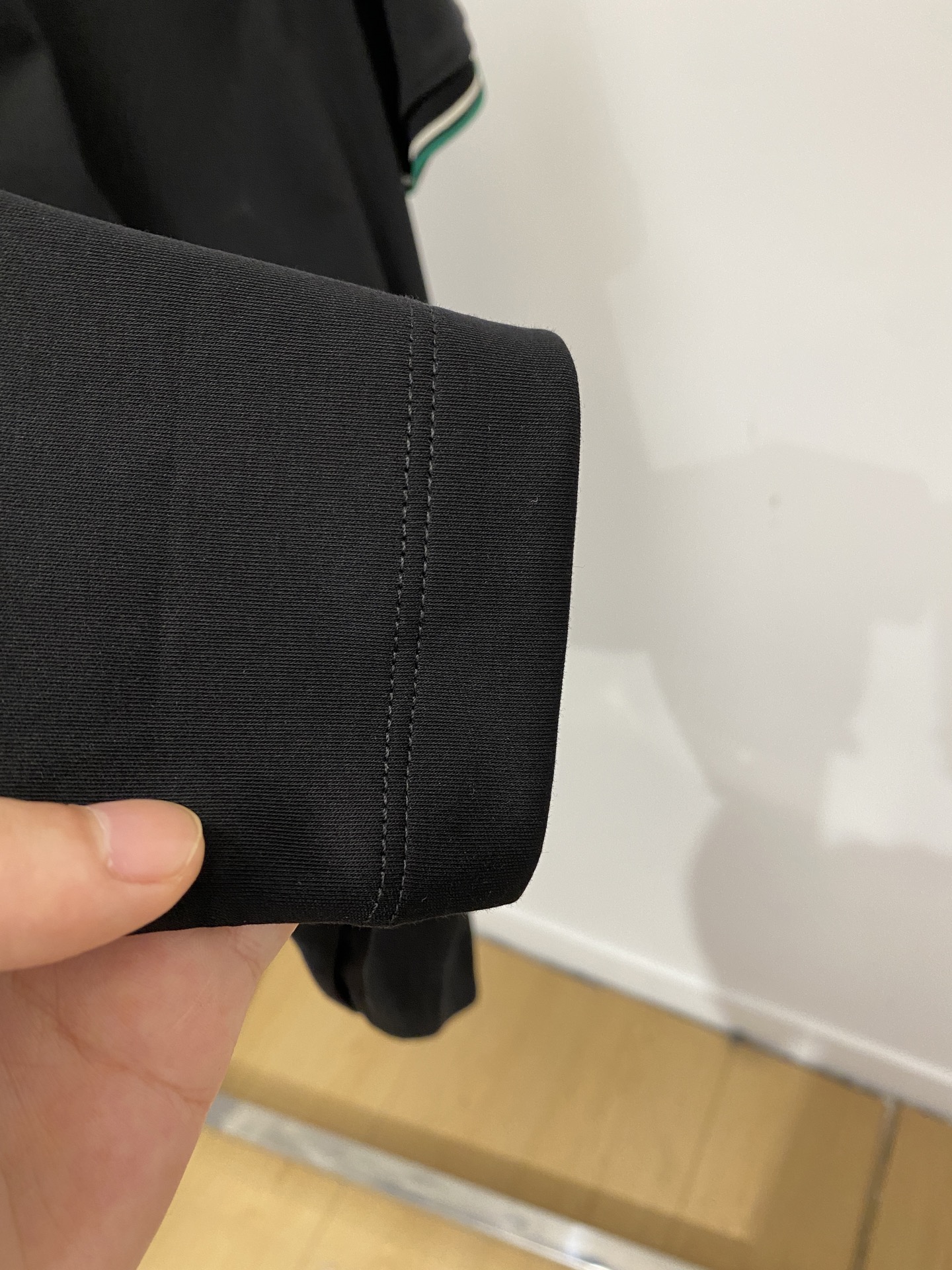 Kiton、2026新品短袖T恤，帅气时尚，胸前精致刺绣字母logo，简约百搭款。面料棉 不仅挺括，保持