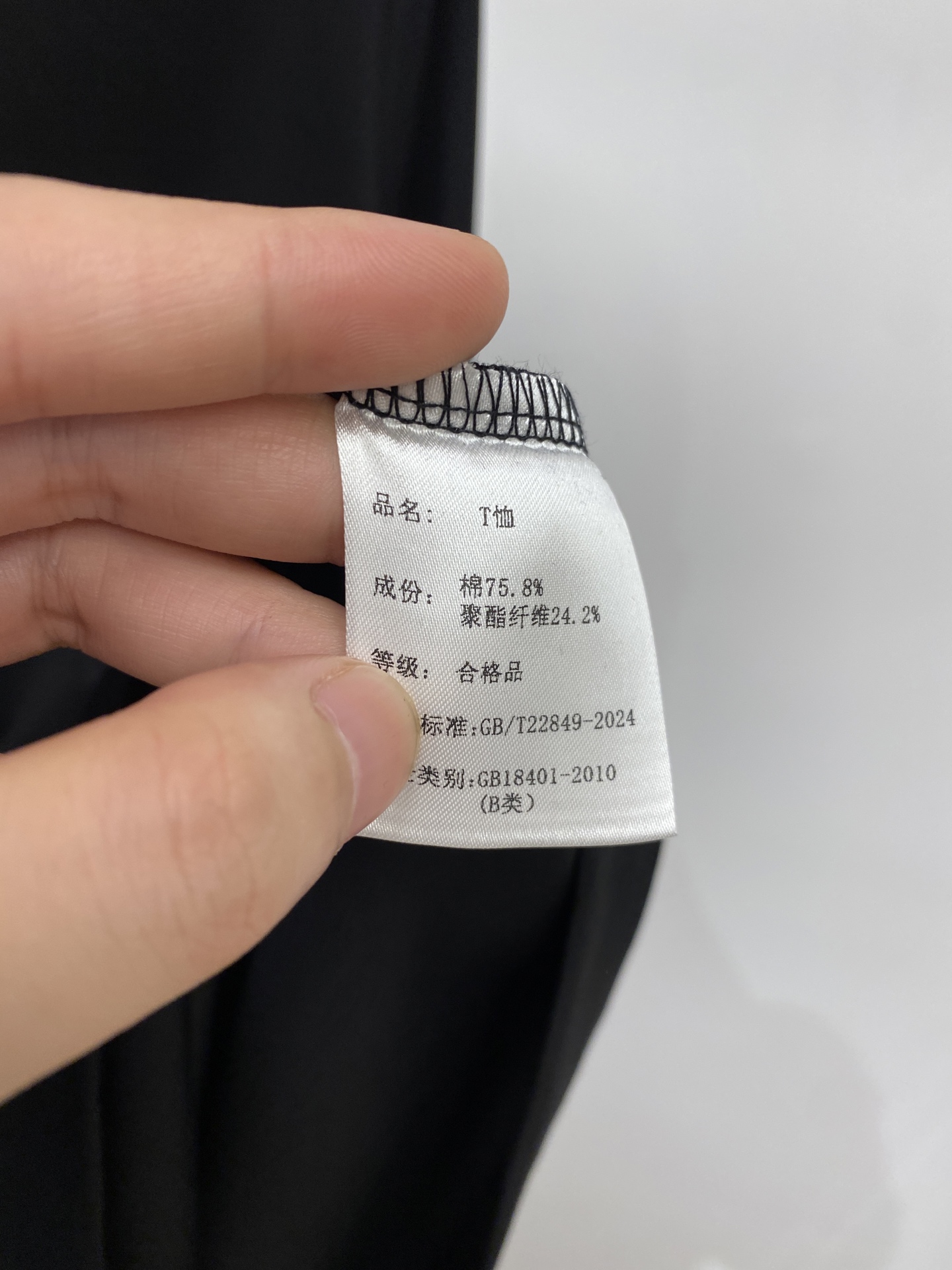 杰尼亚、2026新品短袖T恤，帅气时尚，胸前设计凹凸刺绣字母logo，简约百搭款。面料棉 不仅挺括，保持
