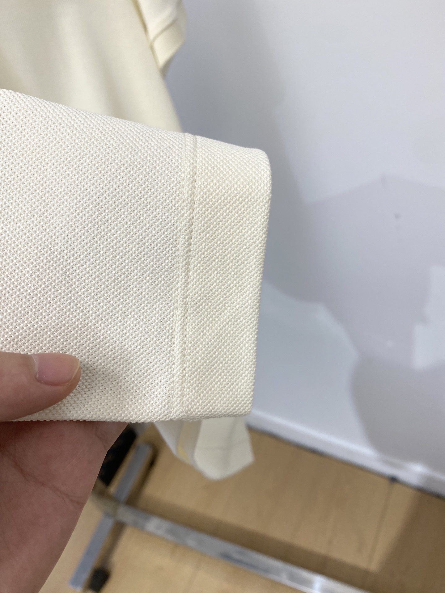 Loro Piana、2026新品短袖T恤，帅气时尚，胸前设计凹凸刺绣图案字母logo，简约百搭款。面料