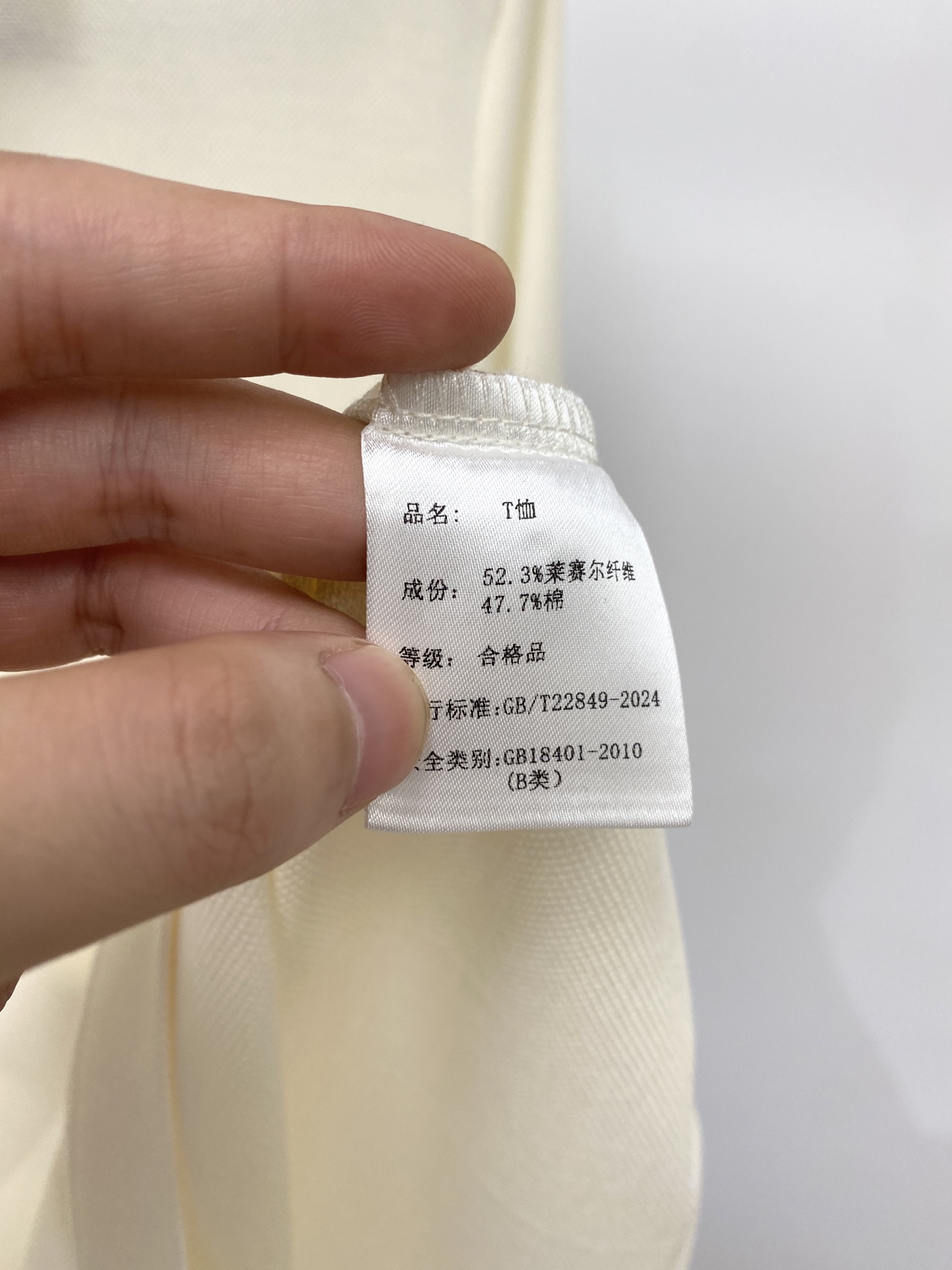 Loro Piana、2026新品短袖T恤，帅气时尚，胸前设计凹凸刺绣图案字母logo，简约百搭款。面料