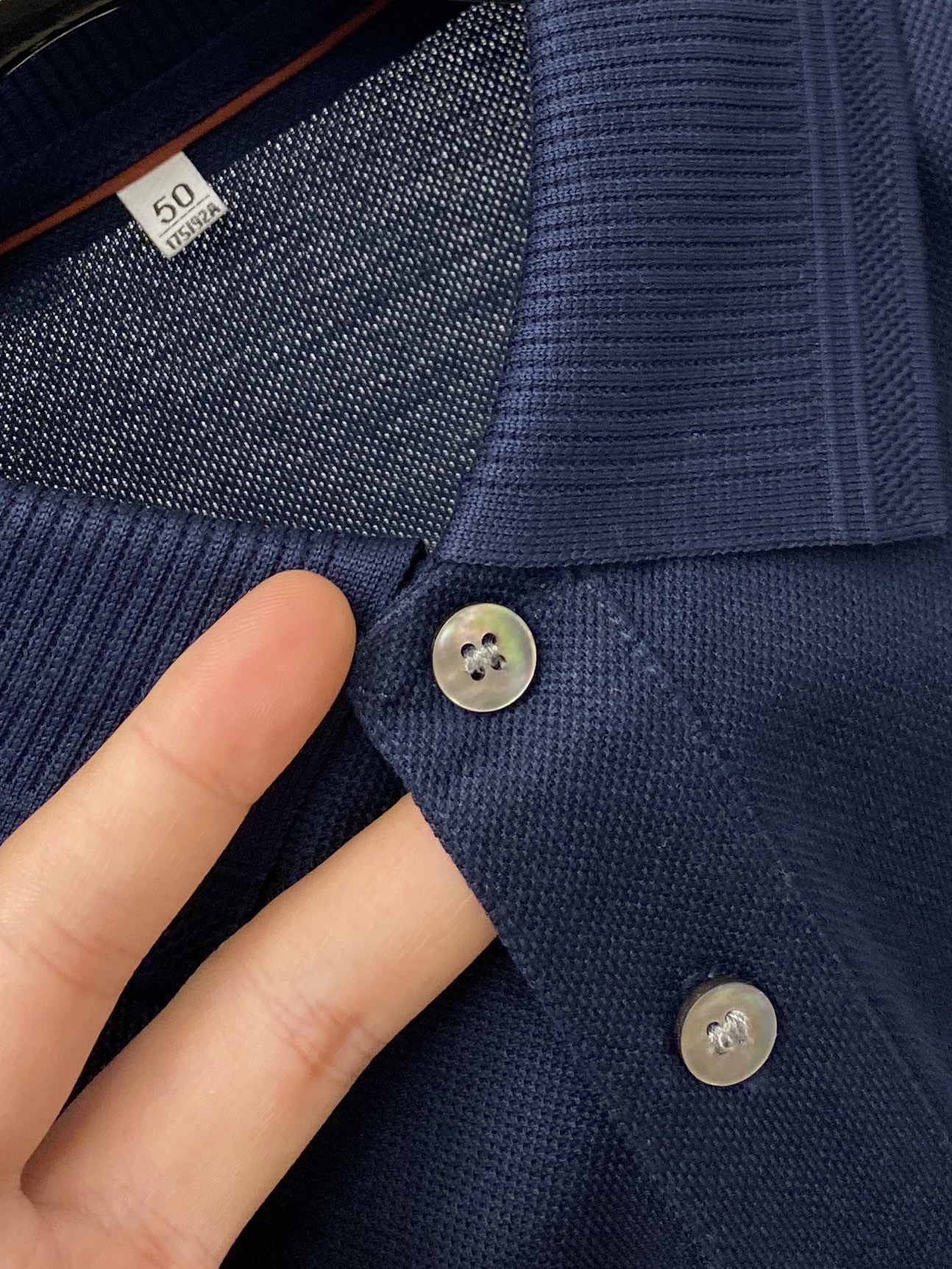 Loro Piana、2026新品短袖T恤，帅气时尚，胸前设计凹凸刺绣图案字母logo，简约百搭款。面料
