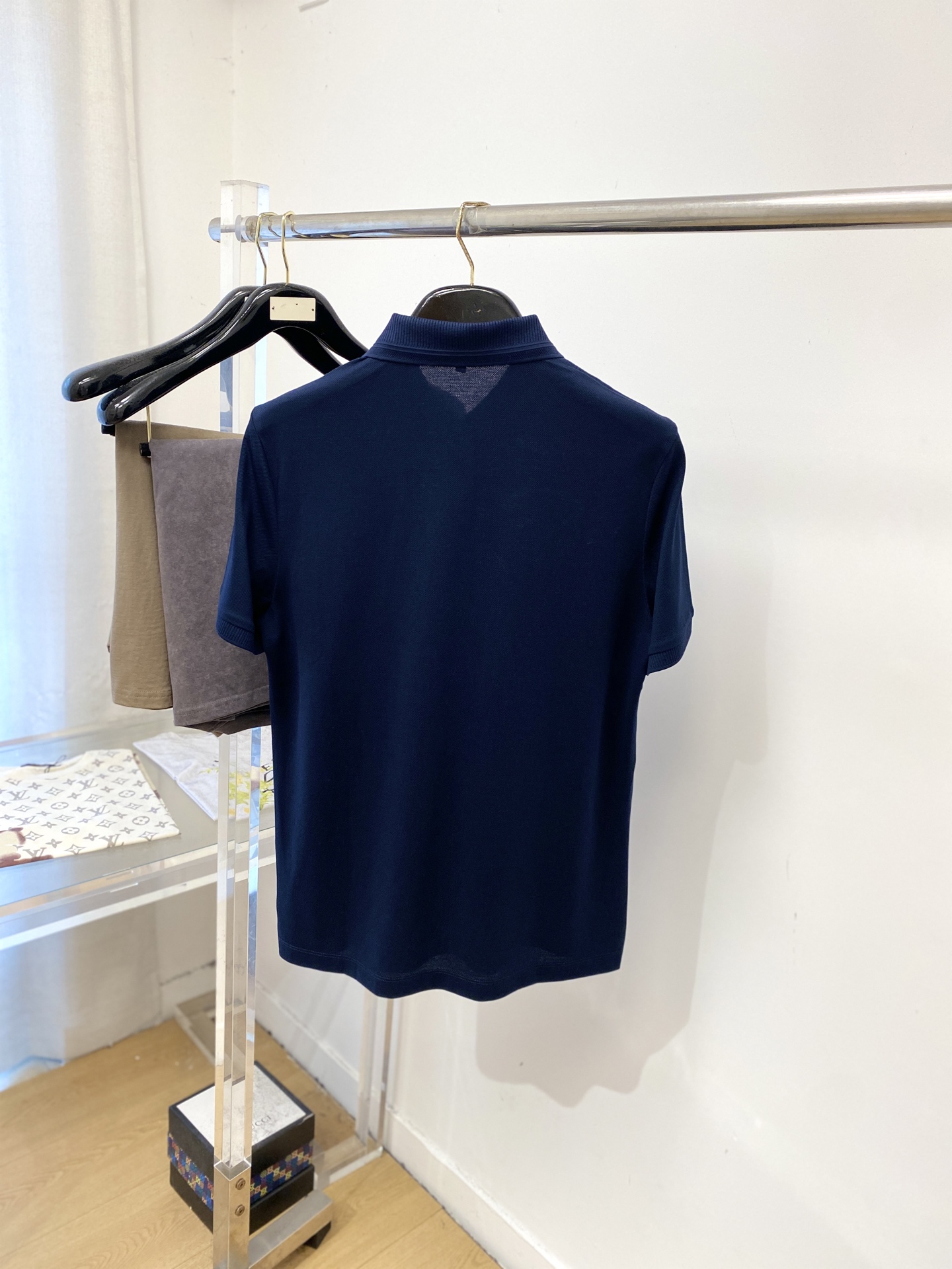 Loro Piana、2026新品短袖T恤，帅气时尚，胸前设计凹凸刺绣图案字母logo，简约百搭款。面料