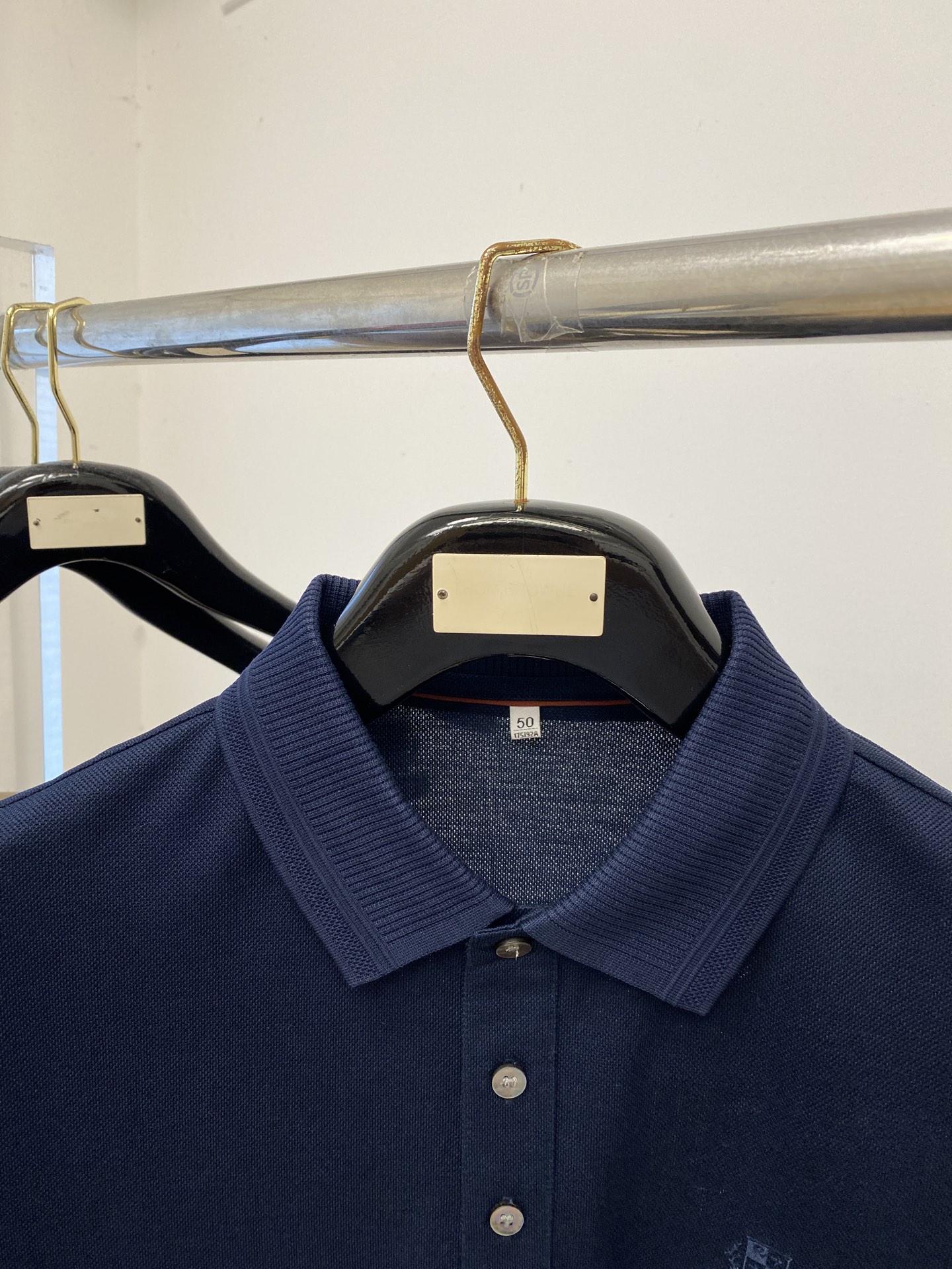 Loro Piana、2026新品短袖T恤，帅气时尚，胸前设计凹凸刺绣图案字母logo，简约百搭款。面料