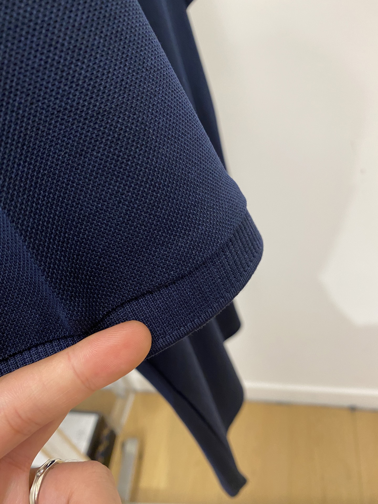 Loro Piana、2026新品短袖T恤，帅气时尚，胸前设计凹凸刺绣图案字母logo，简约百搭款。面料