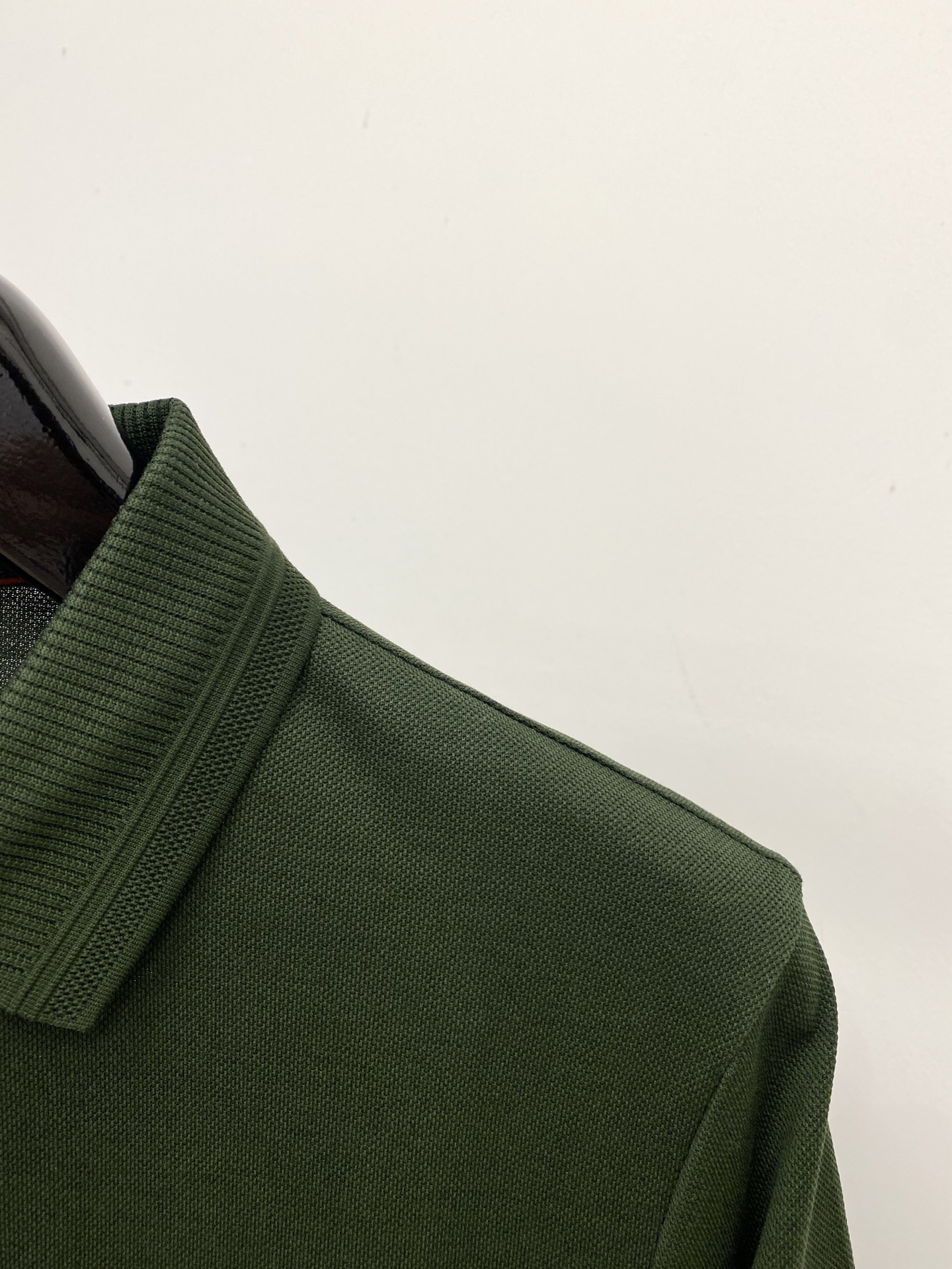 Loro Piana、2026新品短袖T恤，帅气时尚，胸前设计凹凸刺绣图案字母logo，简约百搭款。面料
