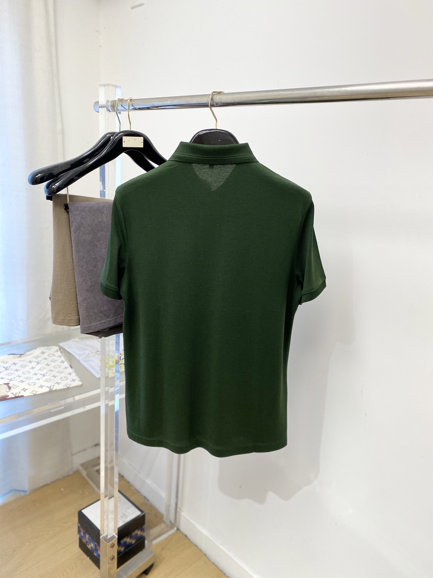 Loro Piana、2026新品短袖T恤，帅气时尚，胸前设计凹凸刺绣图案字母logo，简约百搭款。面料