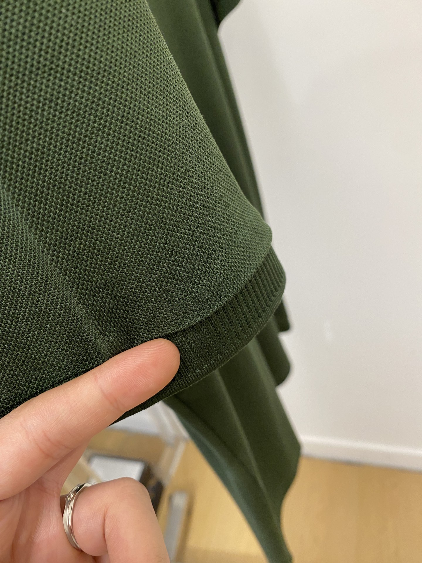 Loro Piana、2026新品短袖T恤，帅气时尚，胸前设计凹凸刺绣图案字母logo，简约百搭款。面料