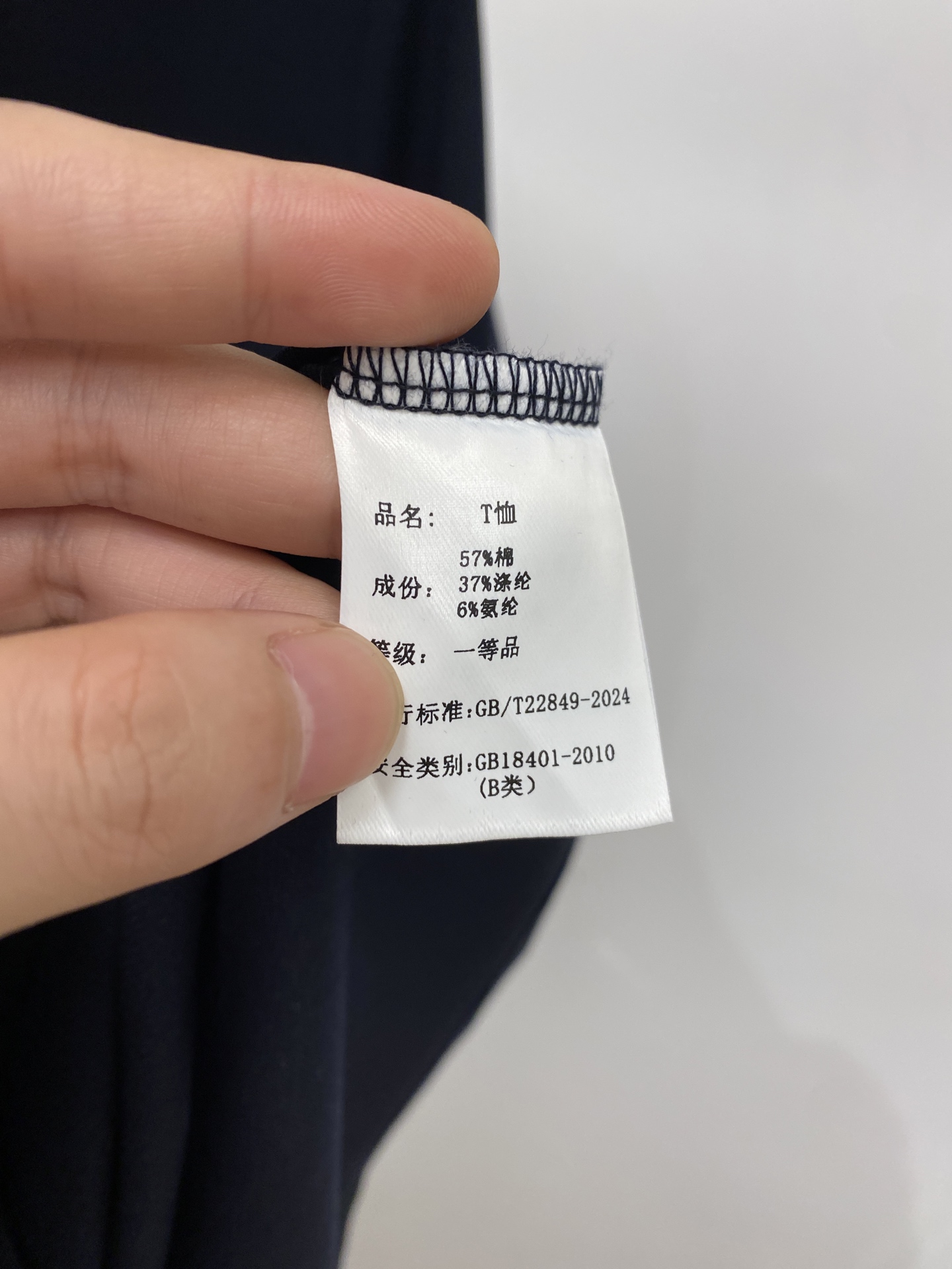古奇、2026新品短袖T恤，帅气时尚，胸前凹凸刺绣字母logo，简约百搭款。面料棉 不仅挺括，保持潮流的