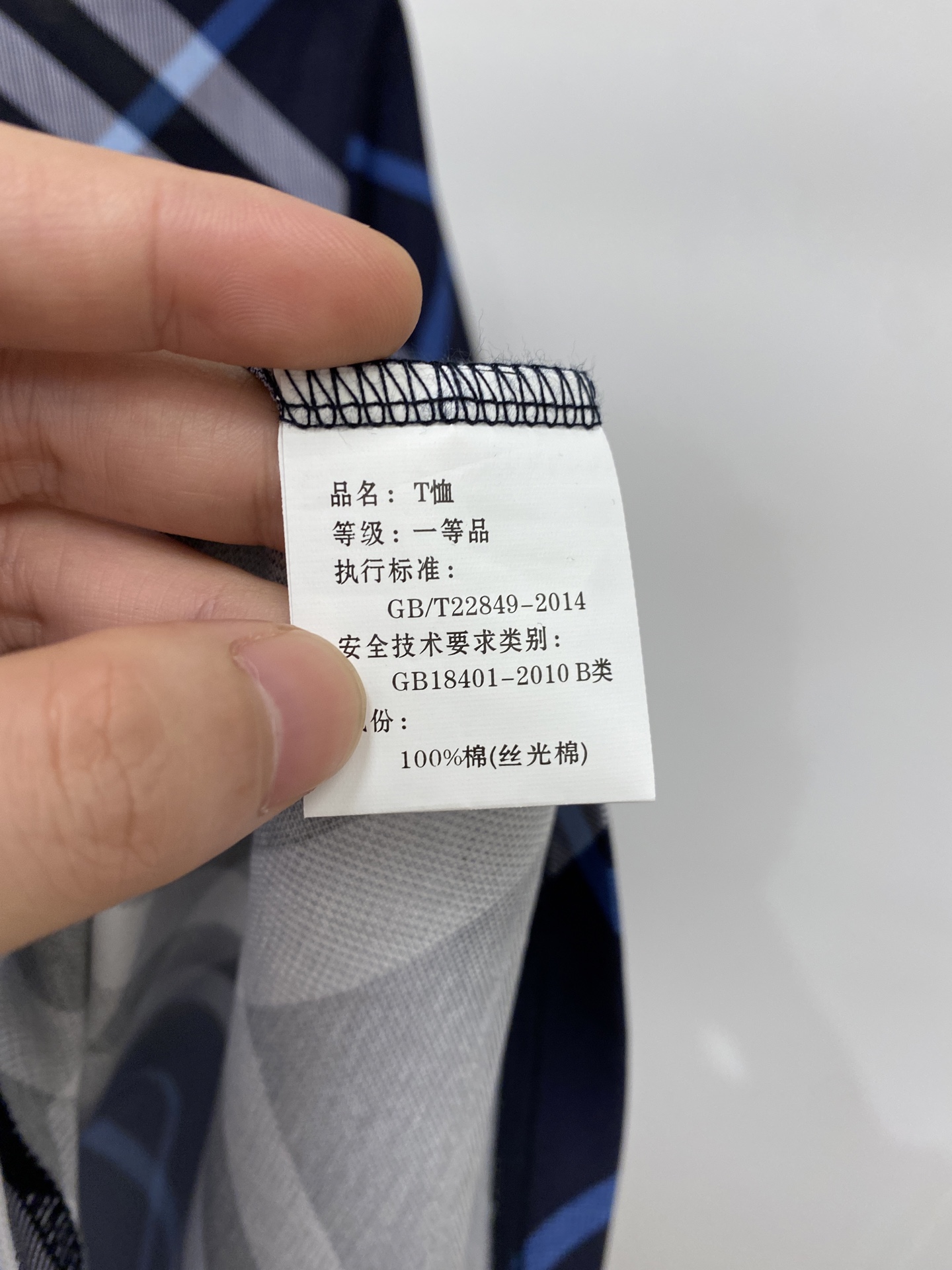 巴宝莉、2026新品短袖T恤，帅气时尚，原版五金辅料logo，简约百搭款。面料棉 不仅挺括，保持潮流的廓