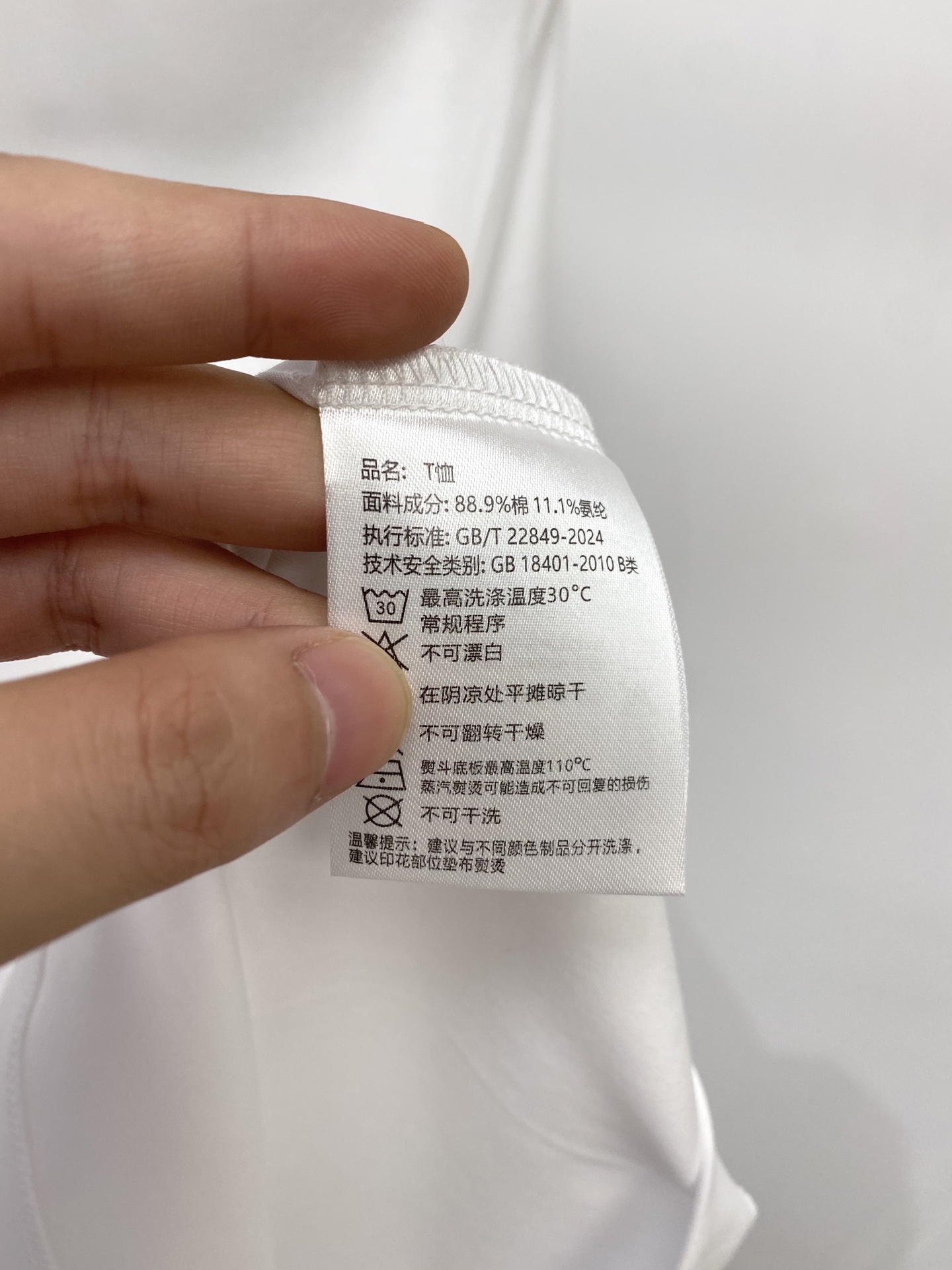迪奥、2026新品短袖T恤，帅气时尚，胸前精致刺绣图案logo，简约百搭款。面料棉 不仅挺括，保持潮流的