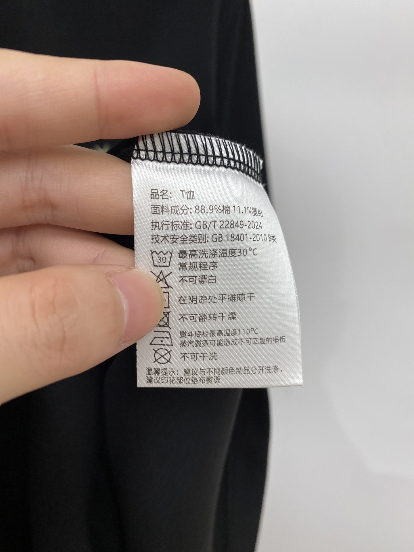 迪奥、2026新品短袖T恤，帅气时尚，胸前精致刺绣图案logo，简约百搭款。面料棉 不仅挺括，保持潮流的