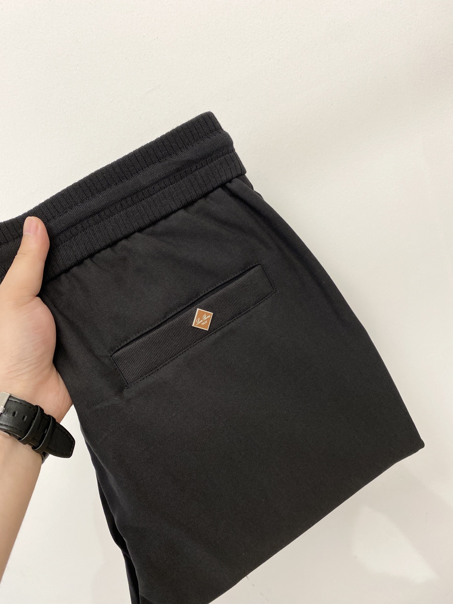Loro Piana、2026爆款休闲裤 高弹显瘦必爆简约百搭爆款，做工精细，每一针都看得到用心，超多明