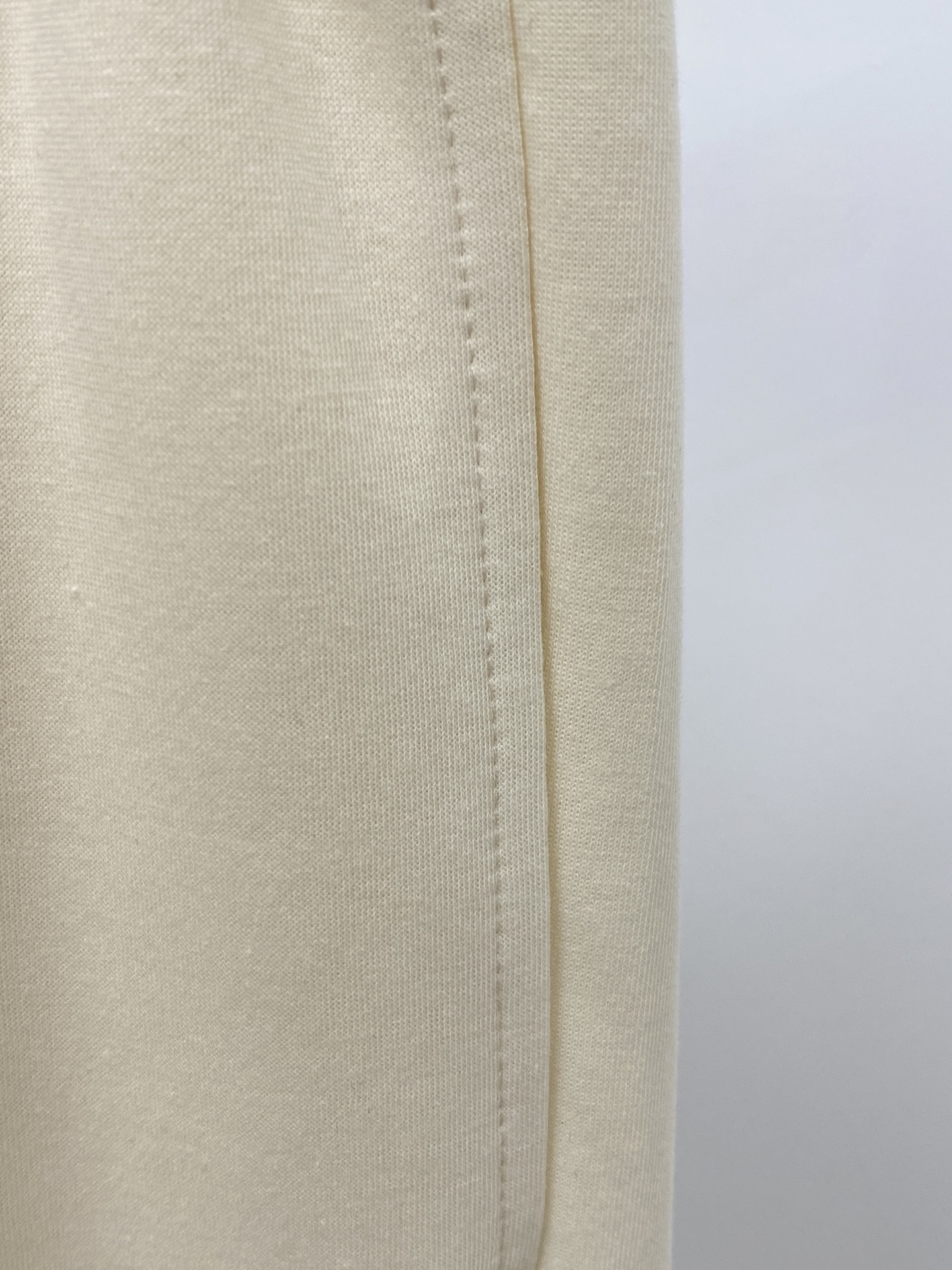 Brunello Cucinelli、2026爆款休闲短裤 高弹显瘦必爆简约百搭爆款，做工精细，每一针都